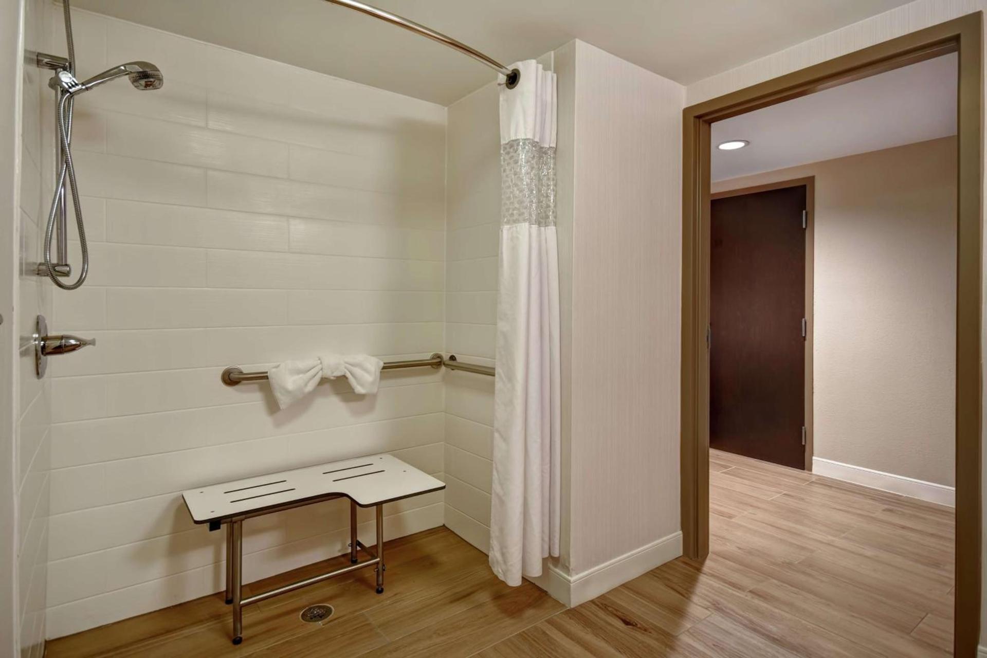 Hampton Inn Auburn photo 40