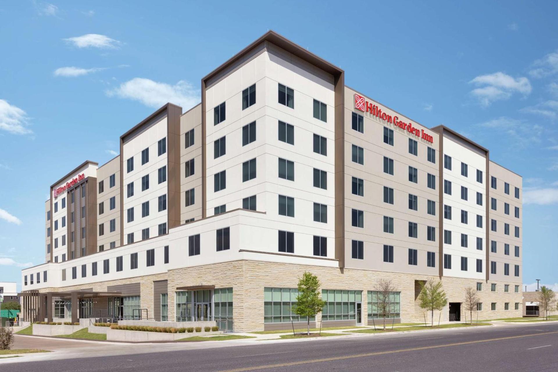 Hilton Garden Inn Austin North-Near the Domain, TX photo 1
