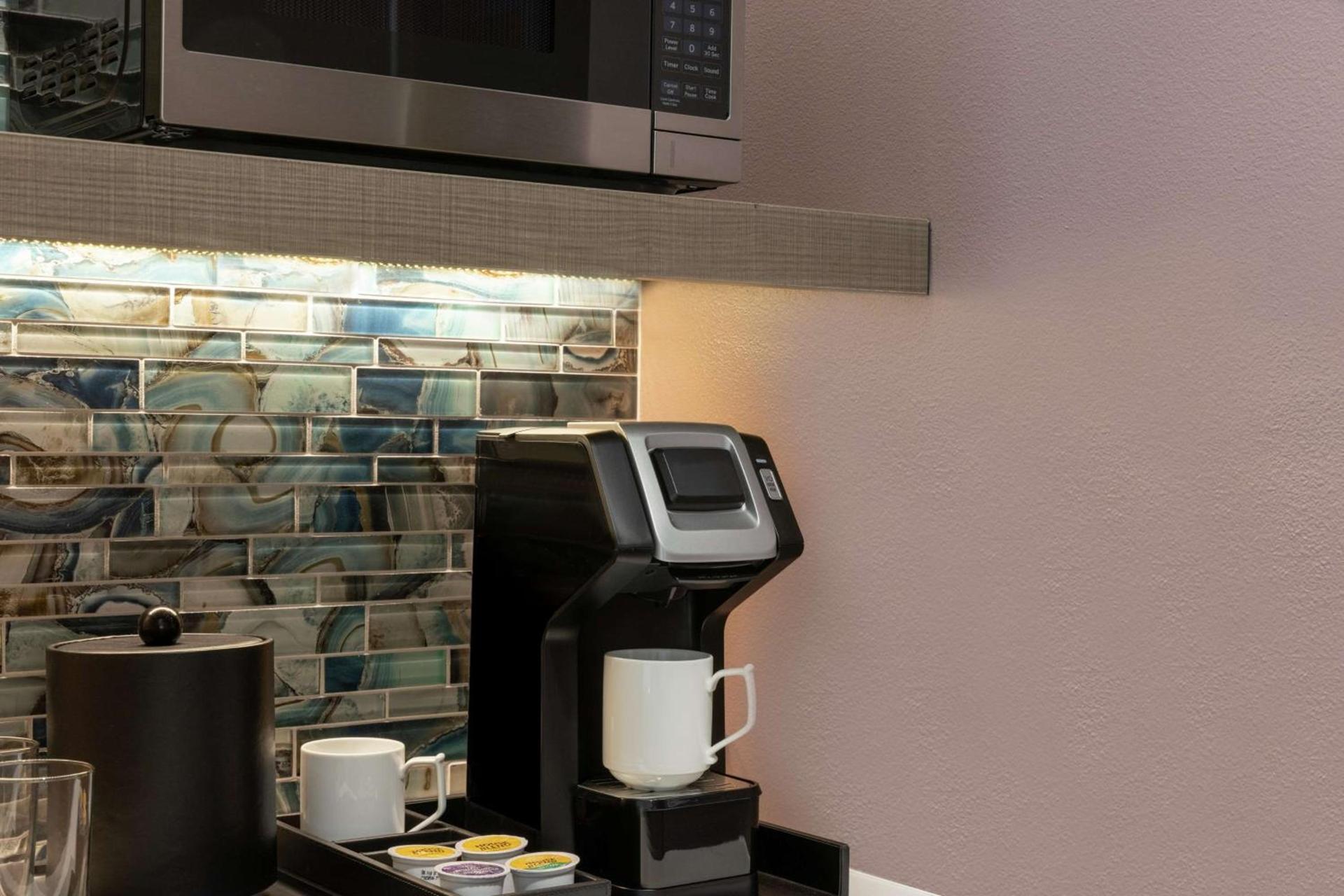 Hilton Garden Inn Austin North-Near the Domain, TX photo 42