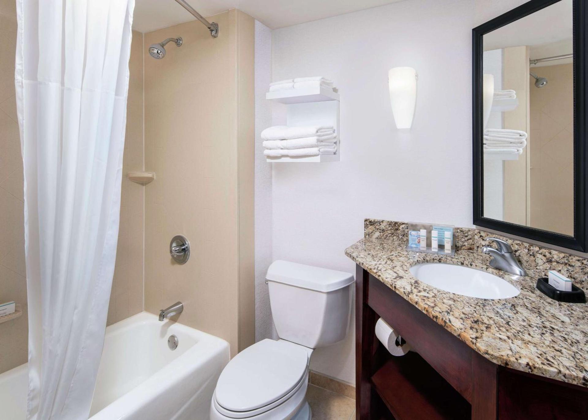 Hampton Inn Austin North photo 12