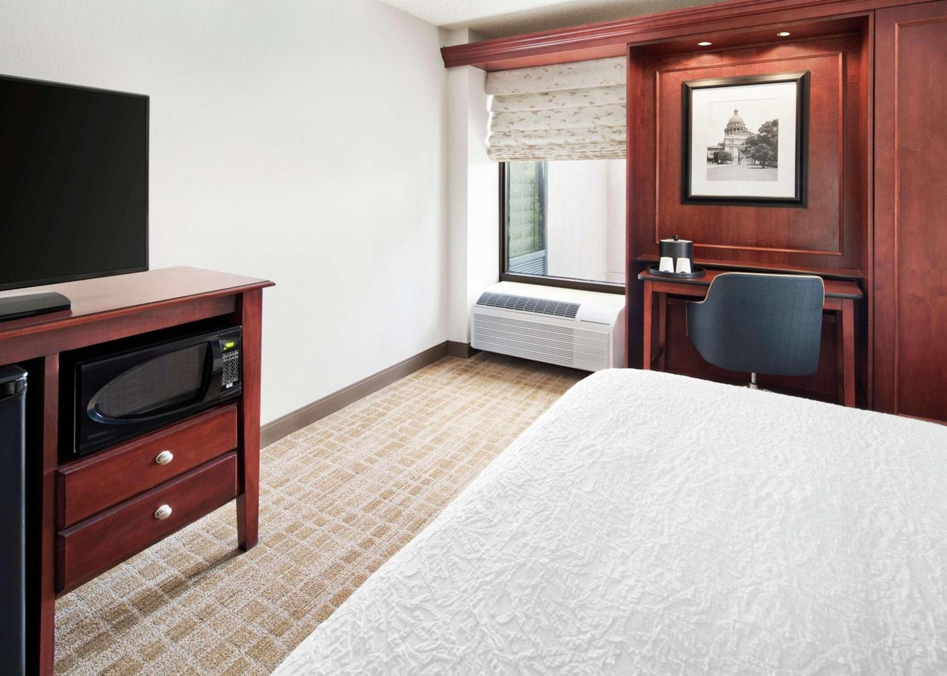 Hampton Inn Austin North photo 15