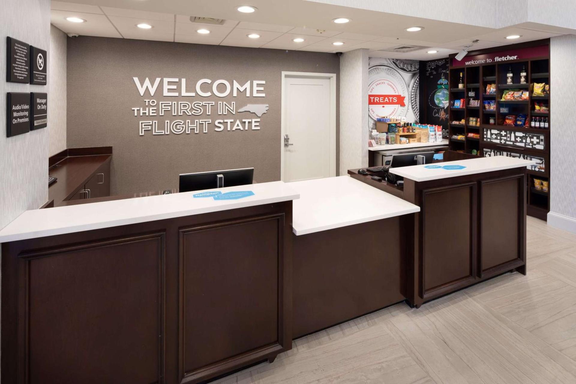 Hampton Inn and Suites Asheville Airport photo 2