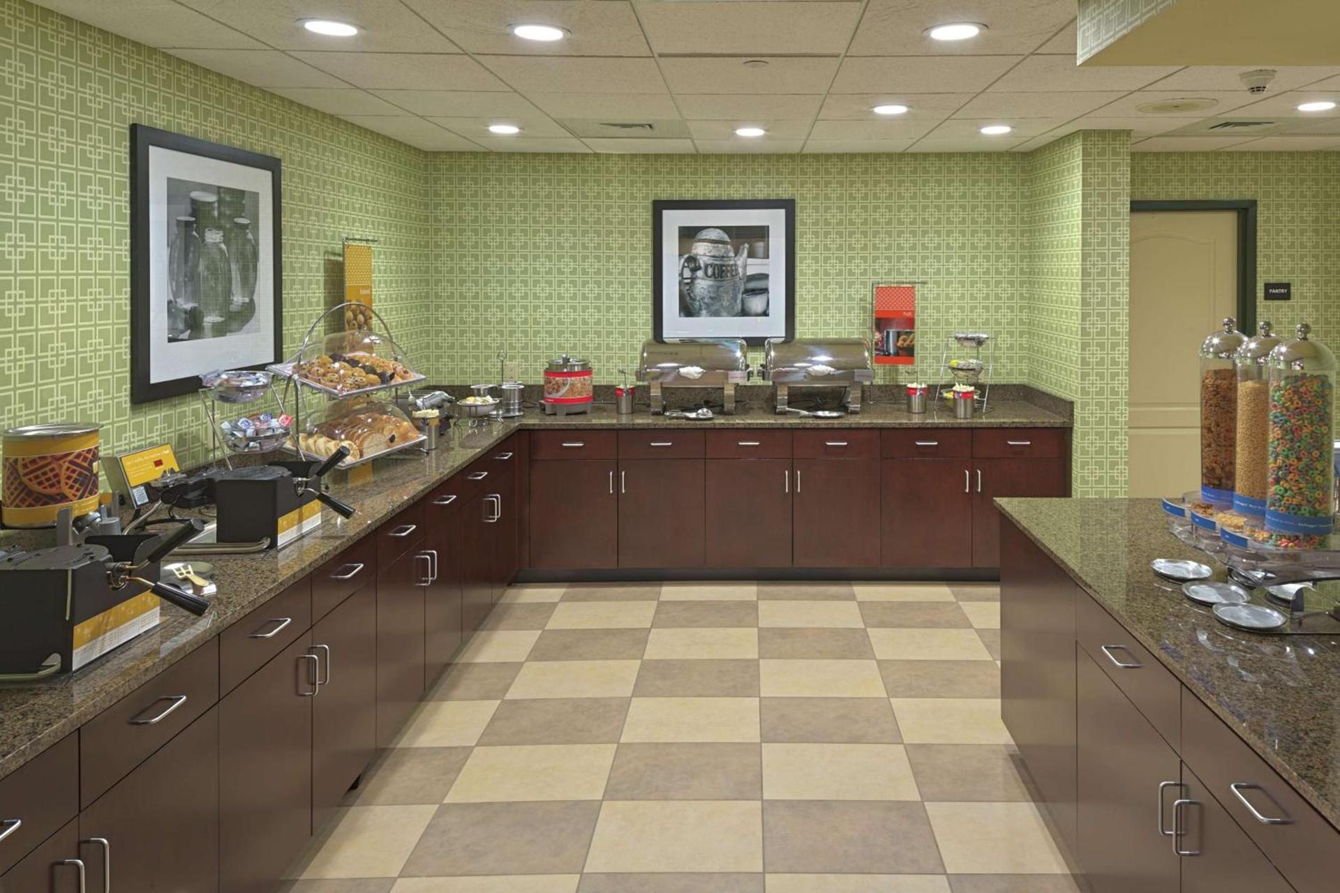 Hampton Inn and Suites Asheville Airport photo 10