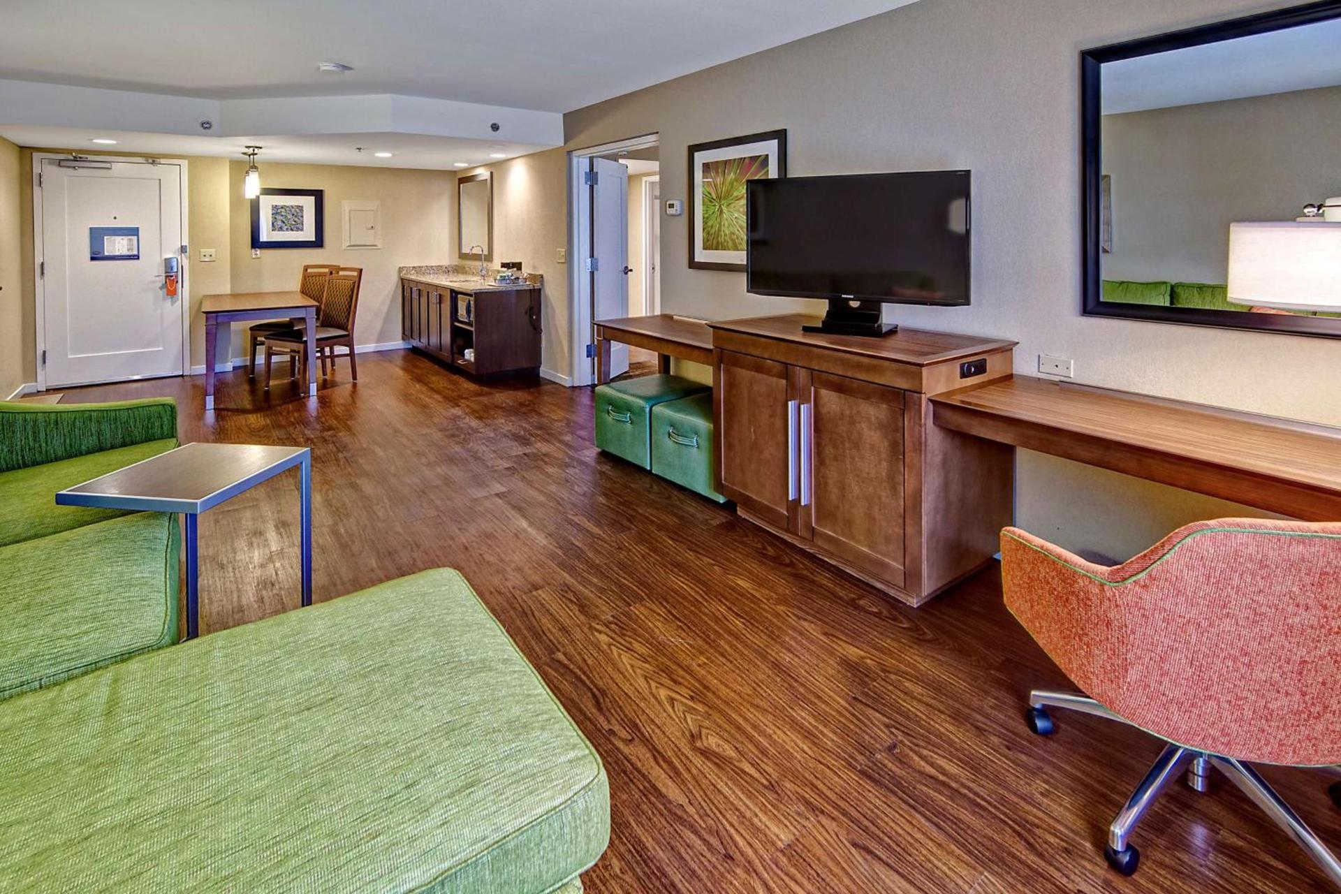 Hampton Inn and Suites Asheville Airport photo 17