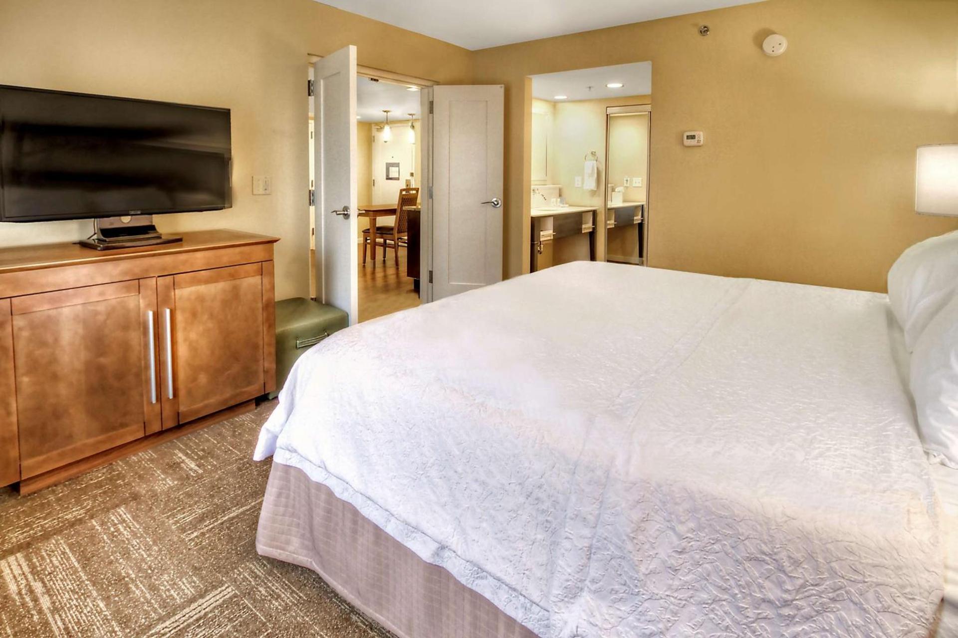 Hampton Inn and Suites Asheville Airport photo 25