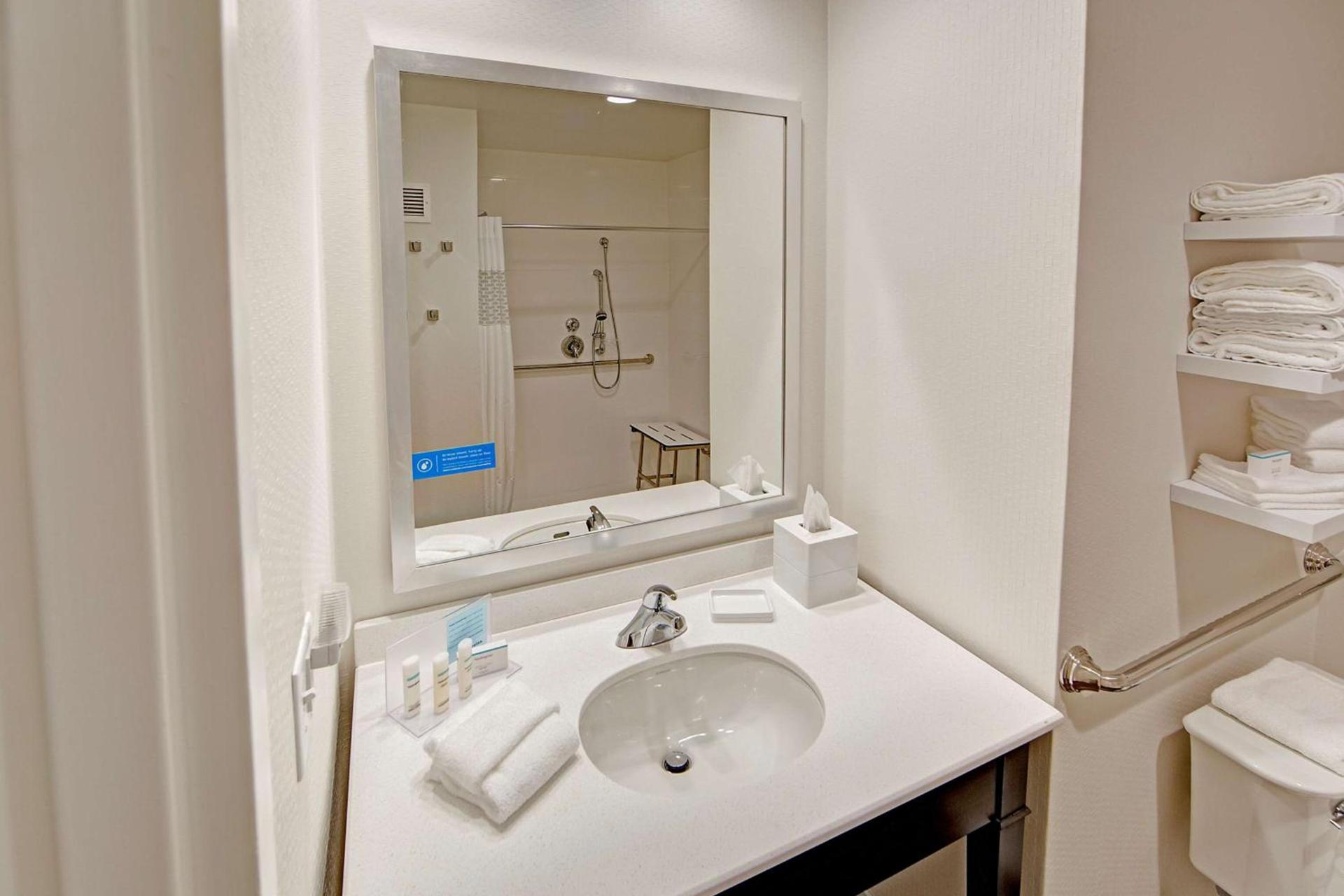 Hampton Inn and Suites Asheville Airport photo 26