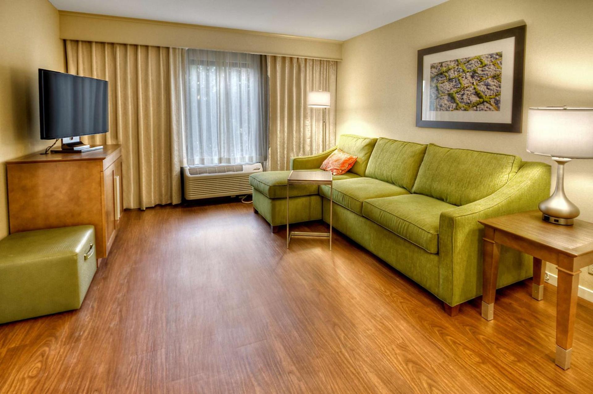 Hampton Inn and Suites Asheville Airport photo 28