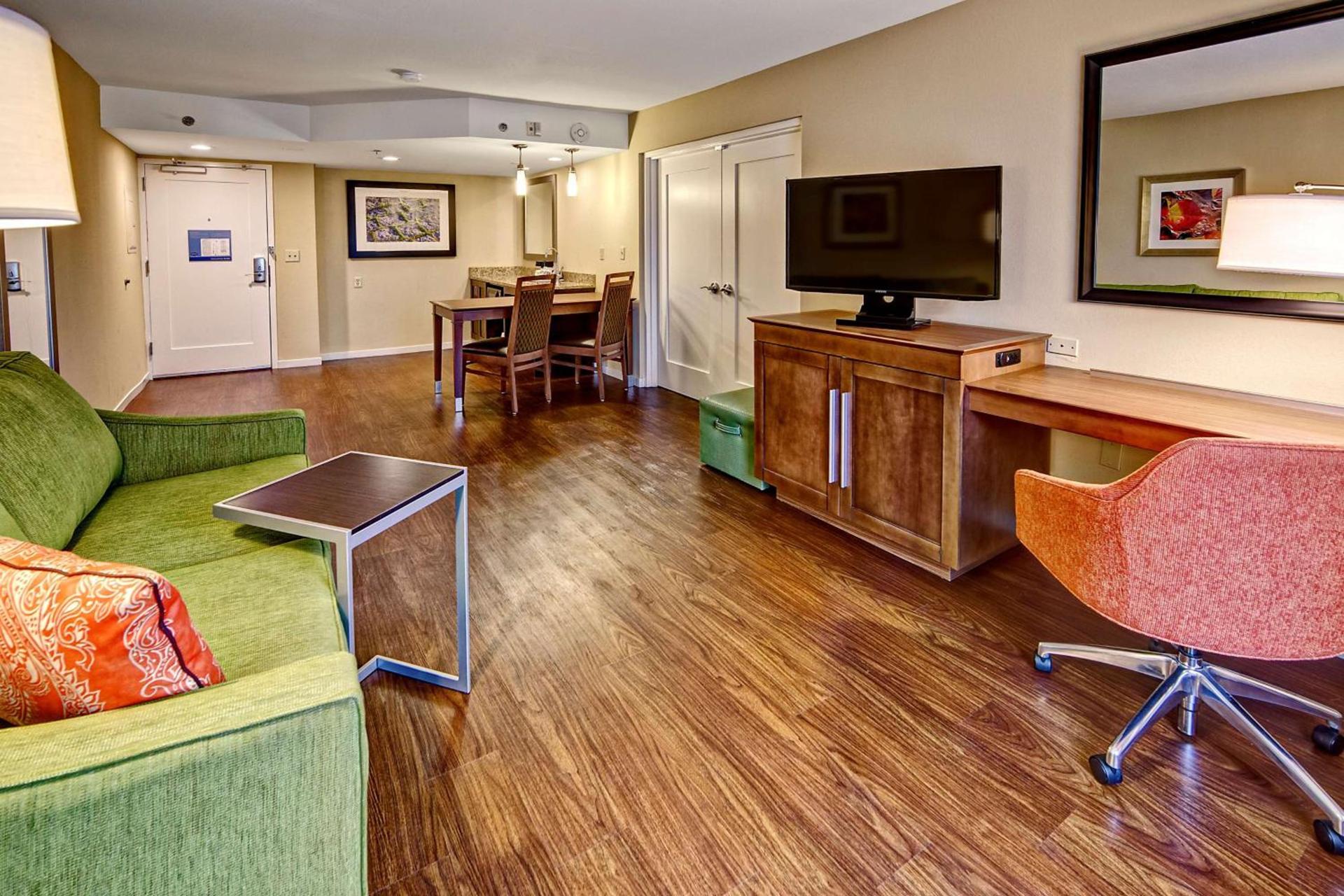 Hampton Inn and Suites Asheville Airport photo 32