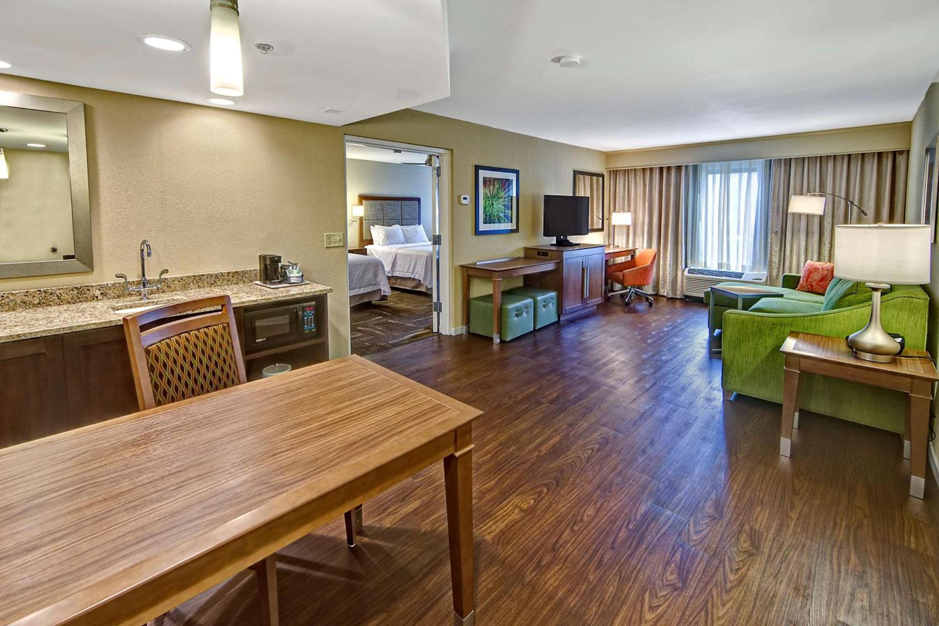 Hampton Inn and Suites Asheville Airport photo 37