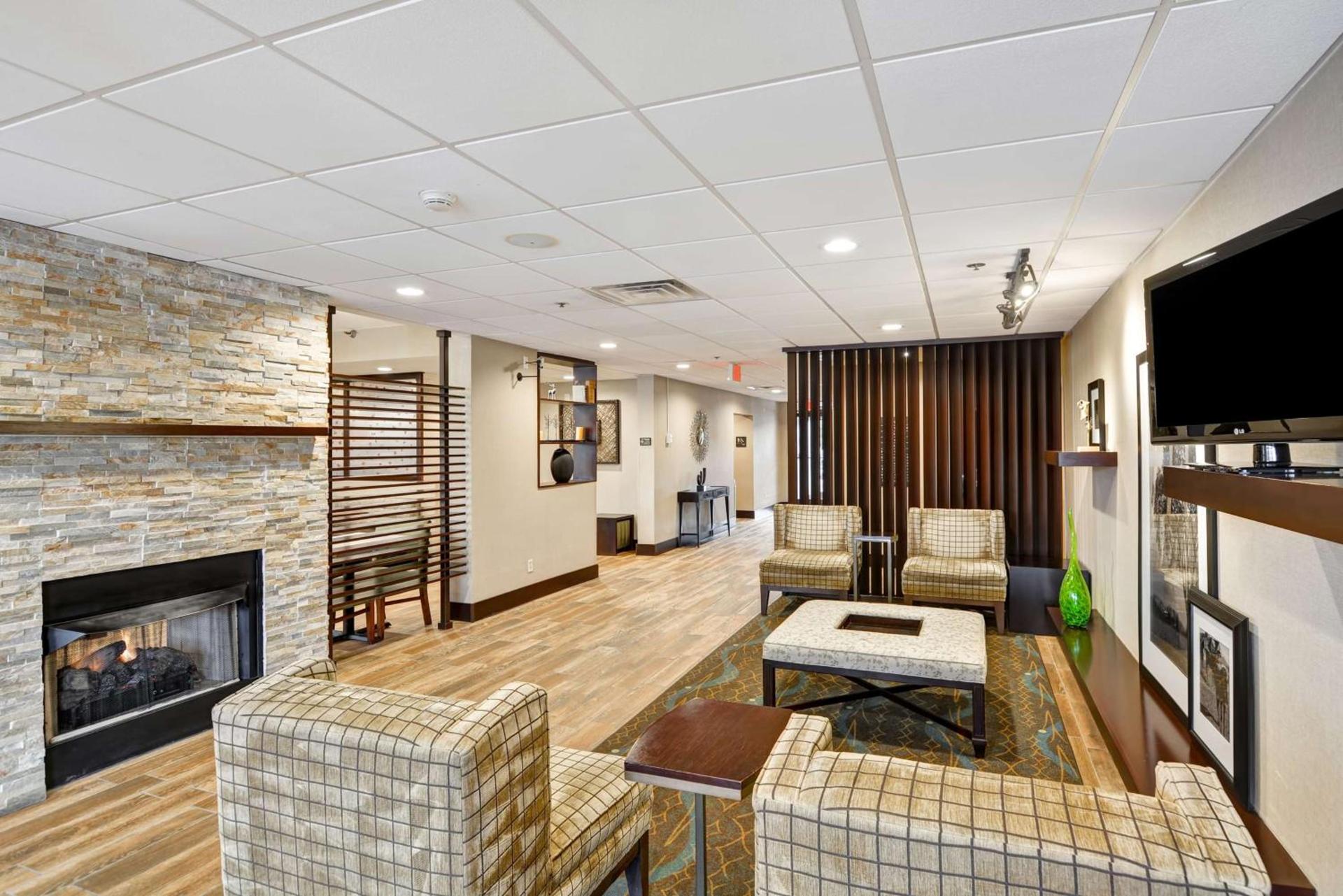 Hampton Inn Hendersonville photo 8