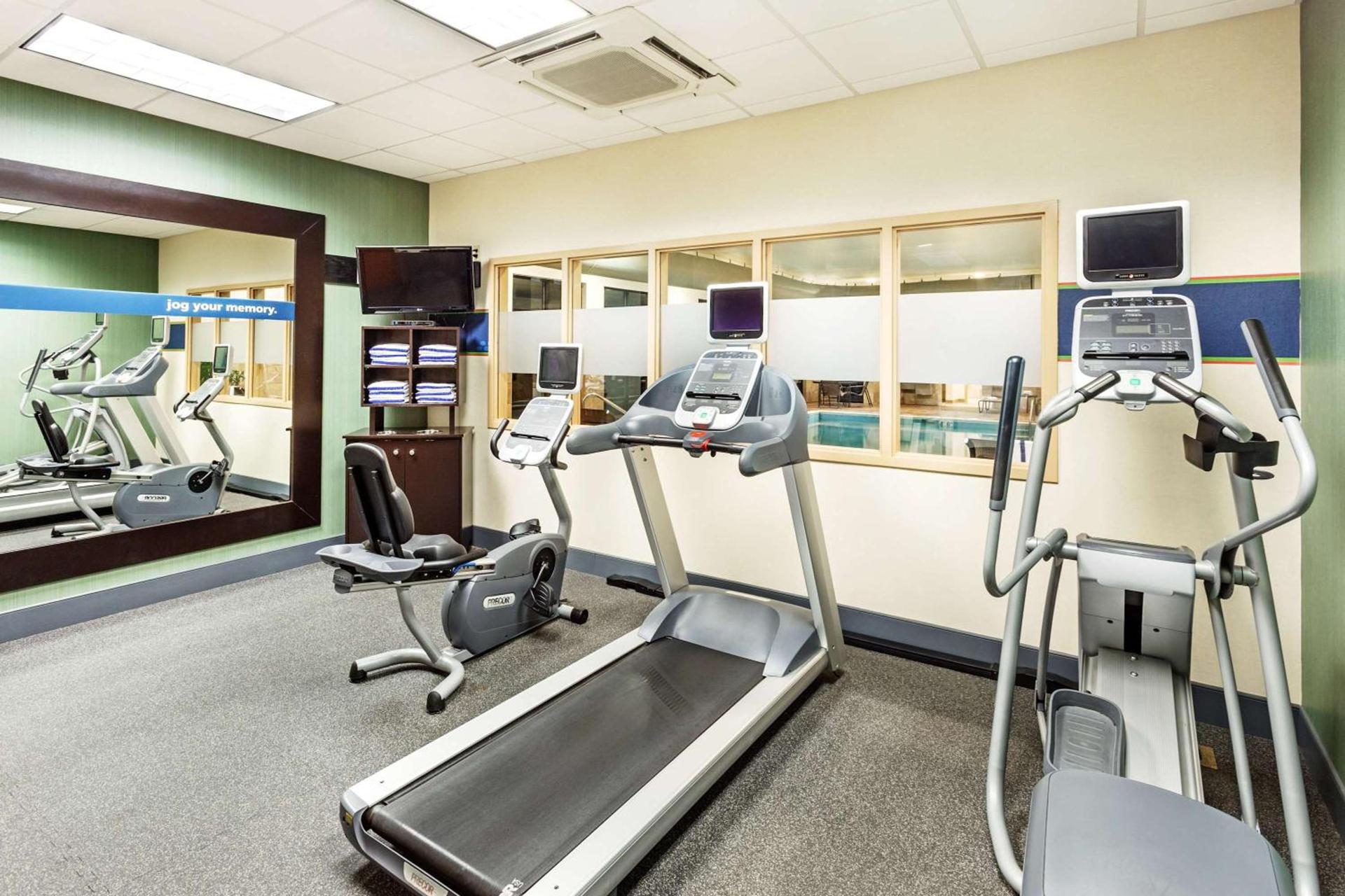 Hampton Inn Hendersonville photo 21