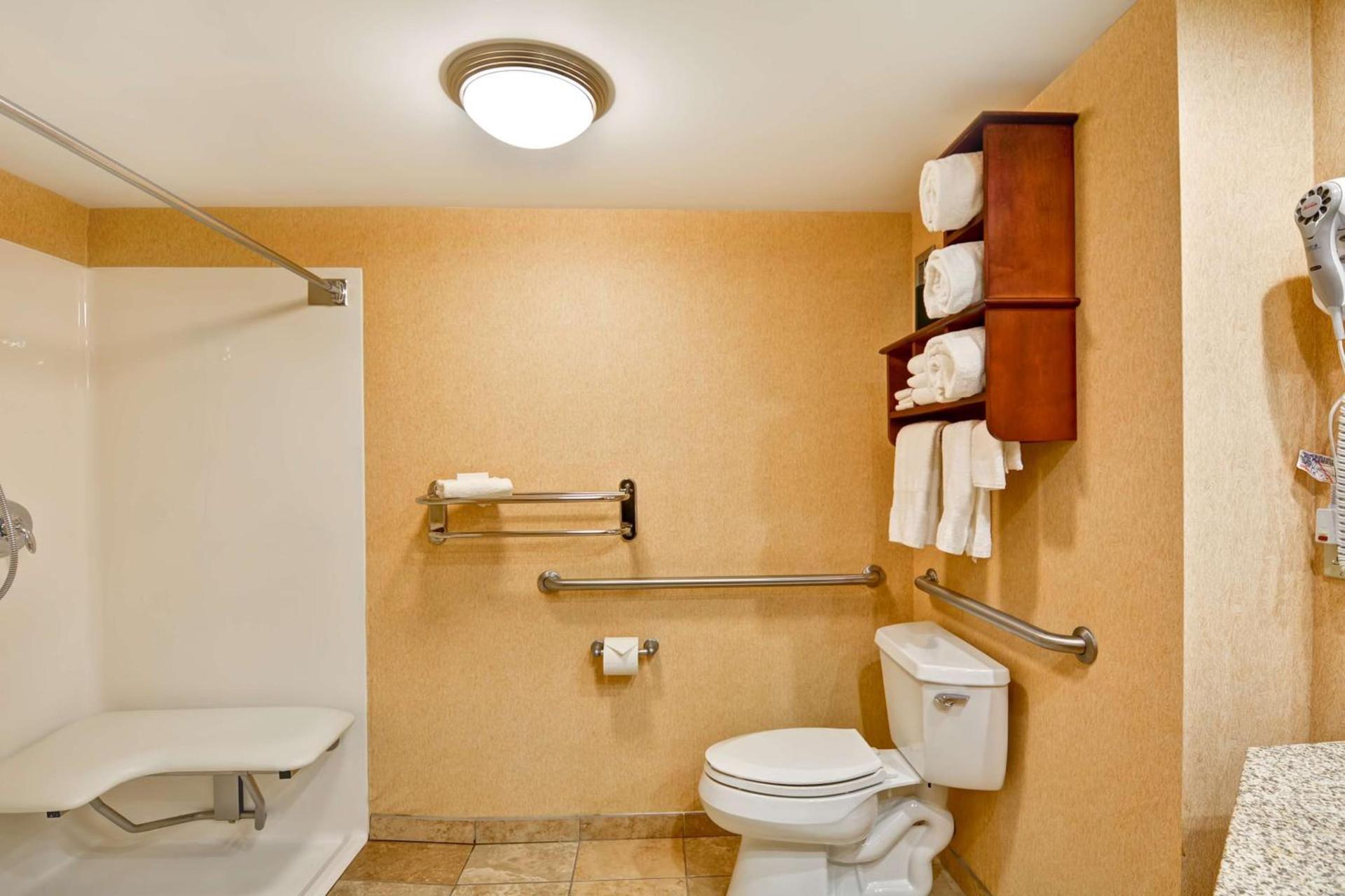 Hampton Inn Hendersonville photo 22