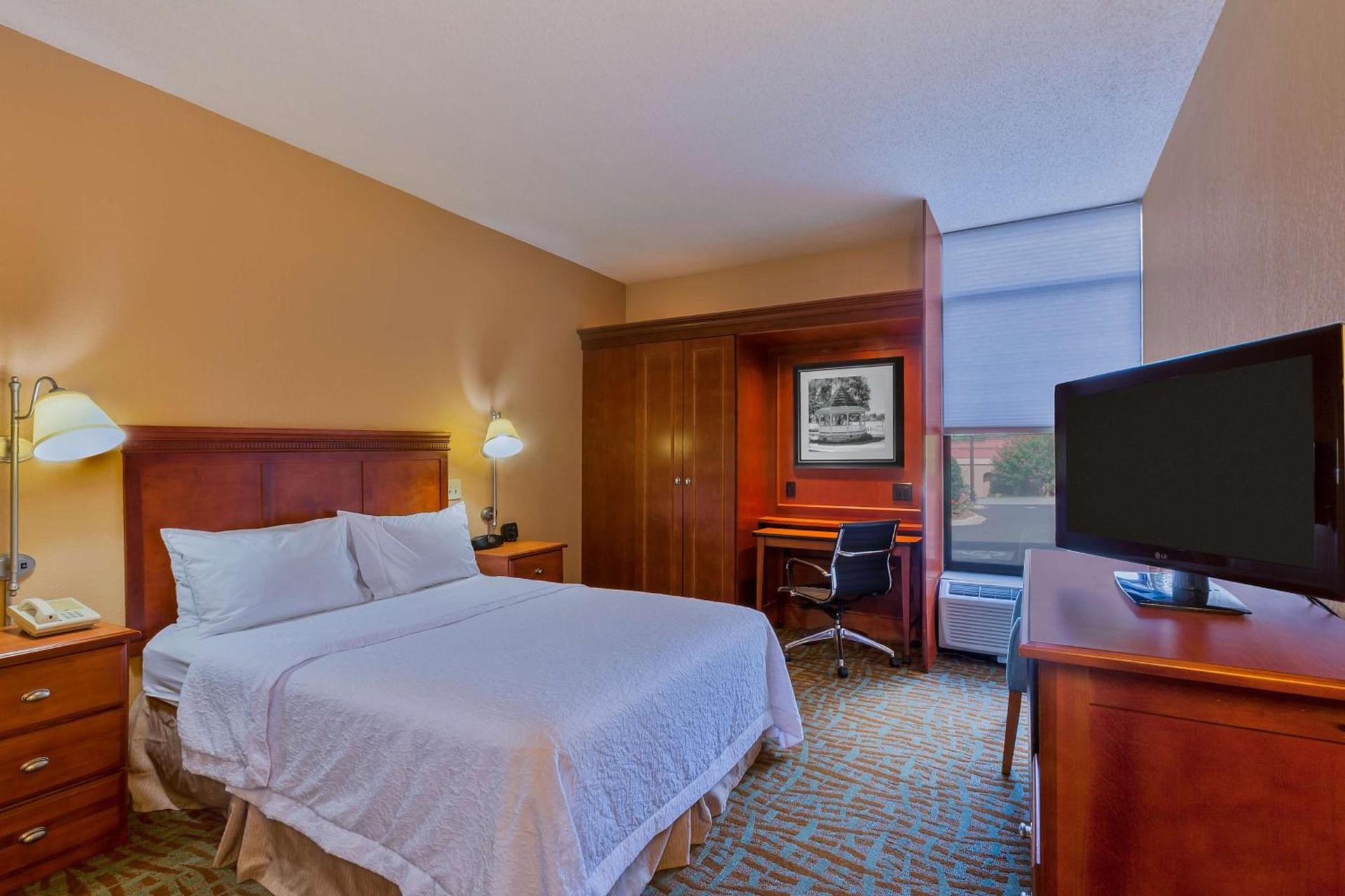 Hampton Inn Hendersonville photo 36