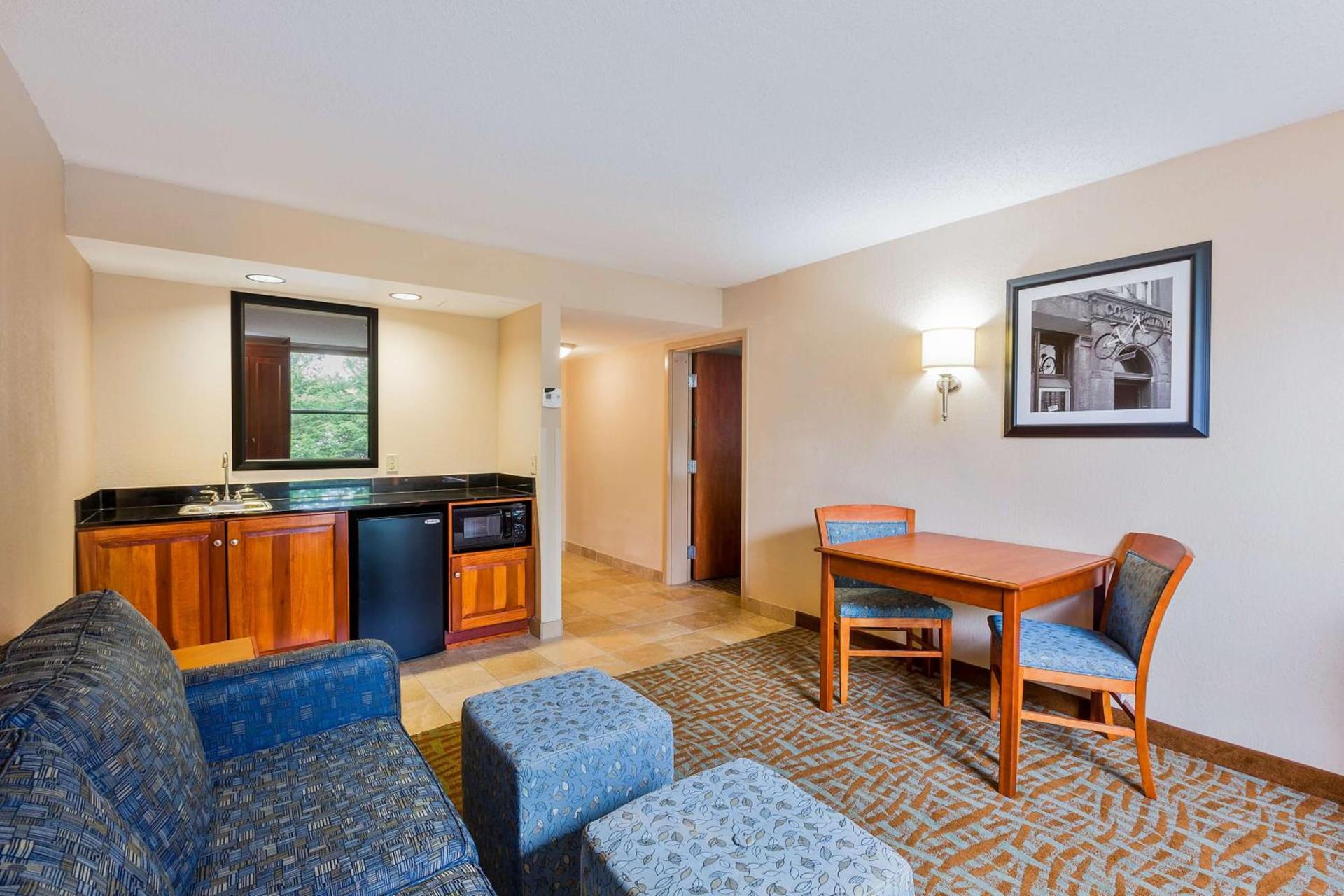 Hampton Inn Hendersonville photo 38