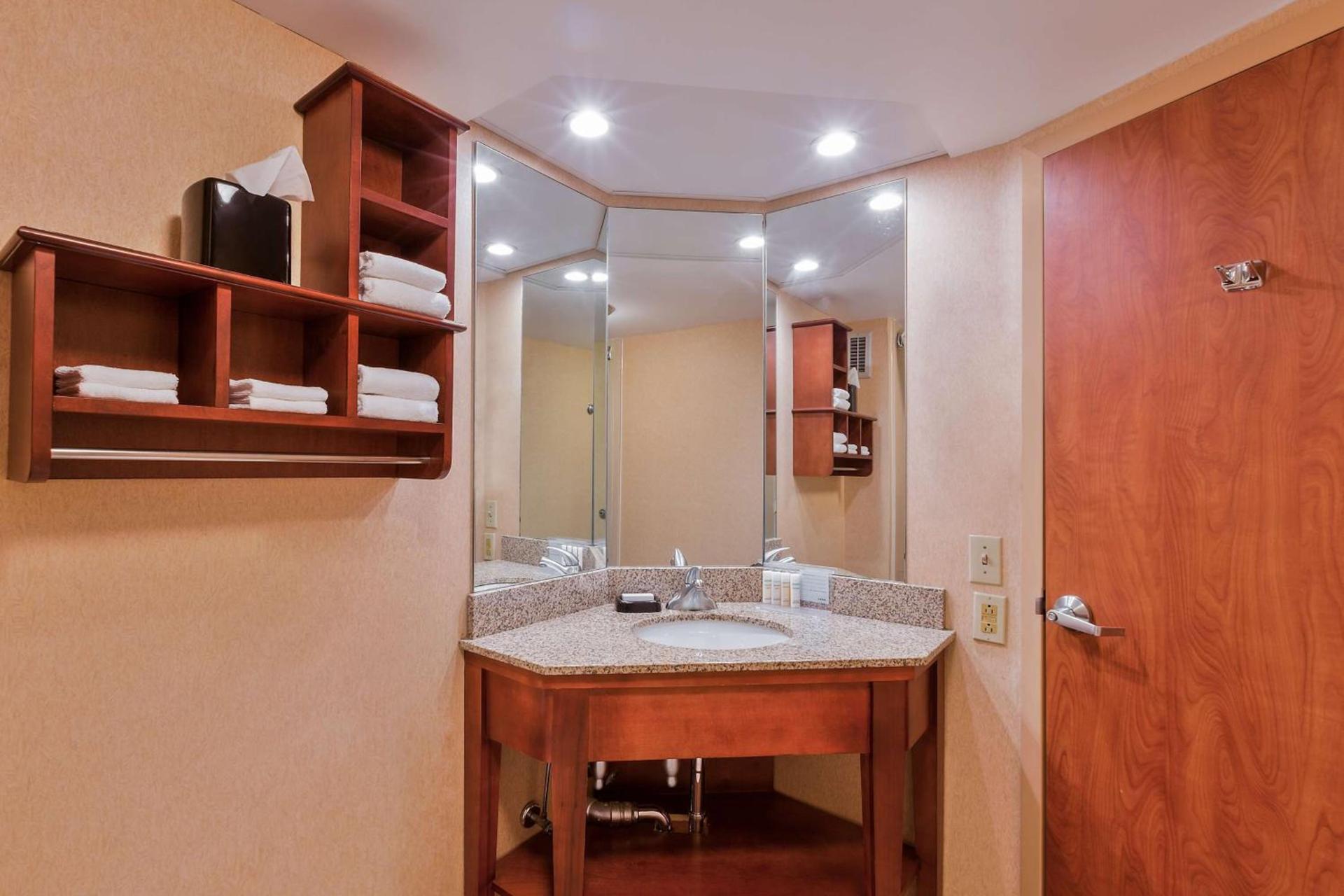 Hampton Inn Hendersonville photo 39