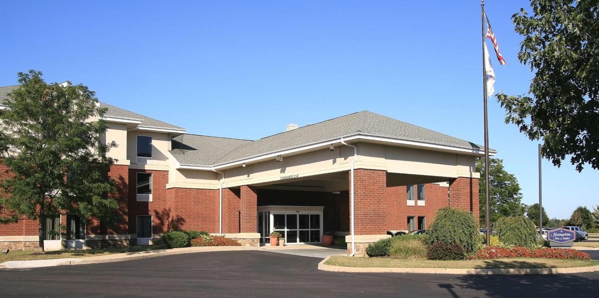 Hampton Inn & Suites Newtown photo 1