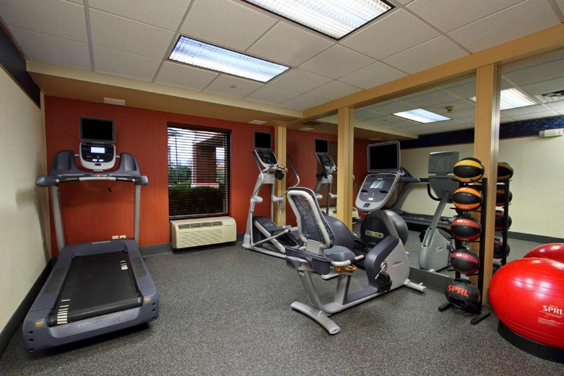 Hampton Inn & Suites Newtown photo 13