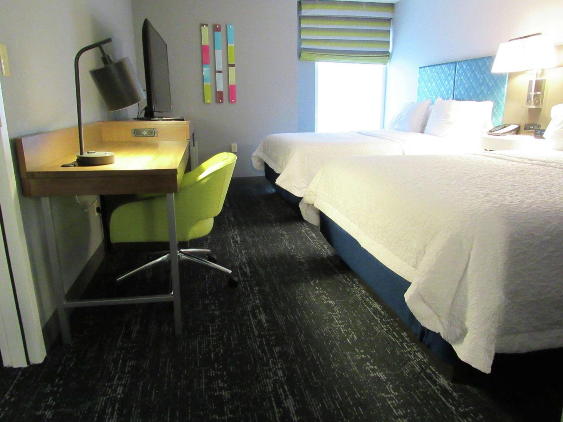 Hampton Inn & Suites Newtown photo 16