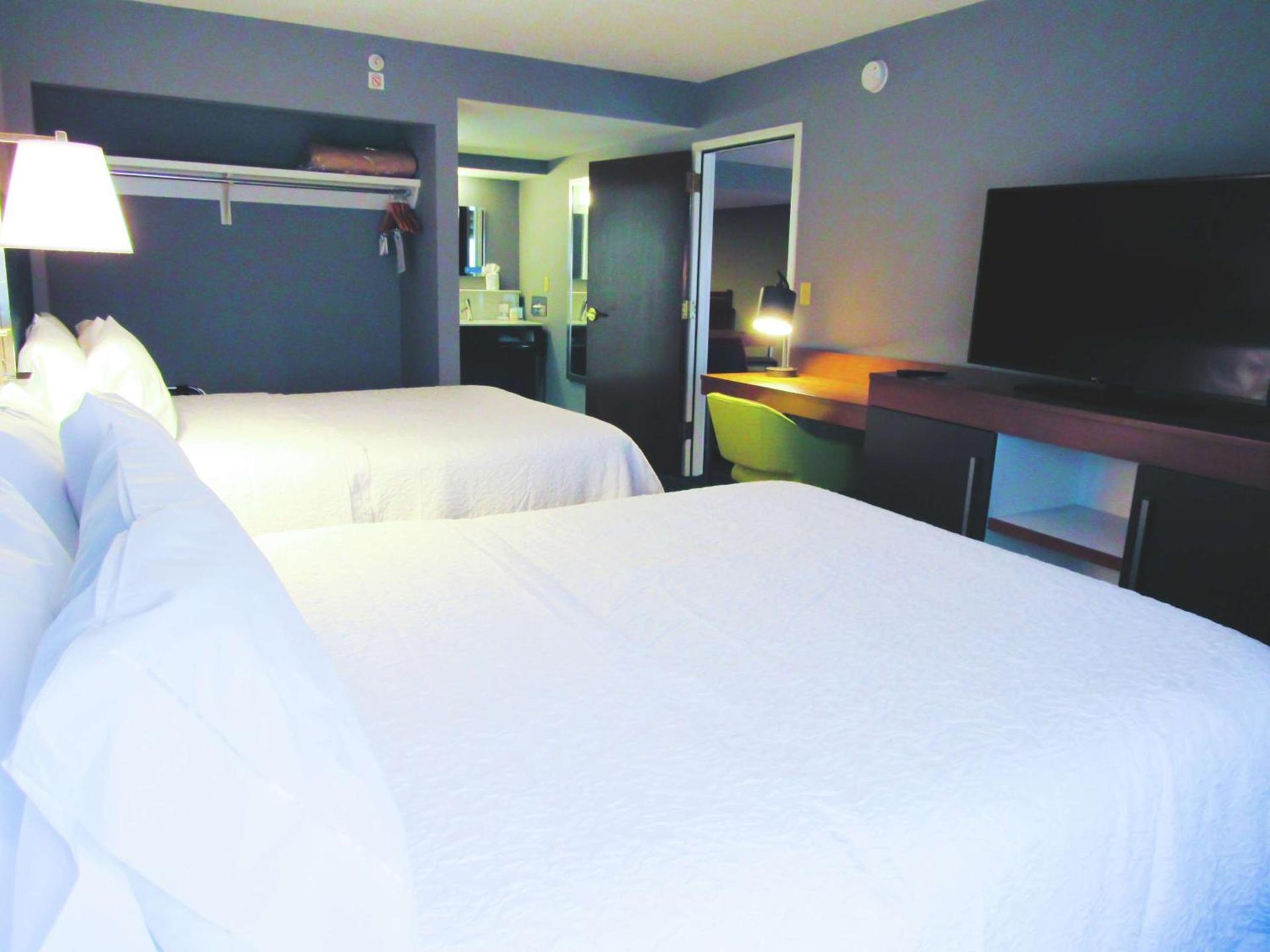 Hampton Inn & Suites Newtown photo 17