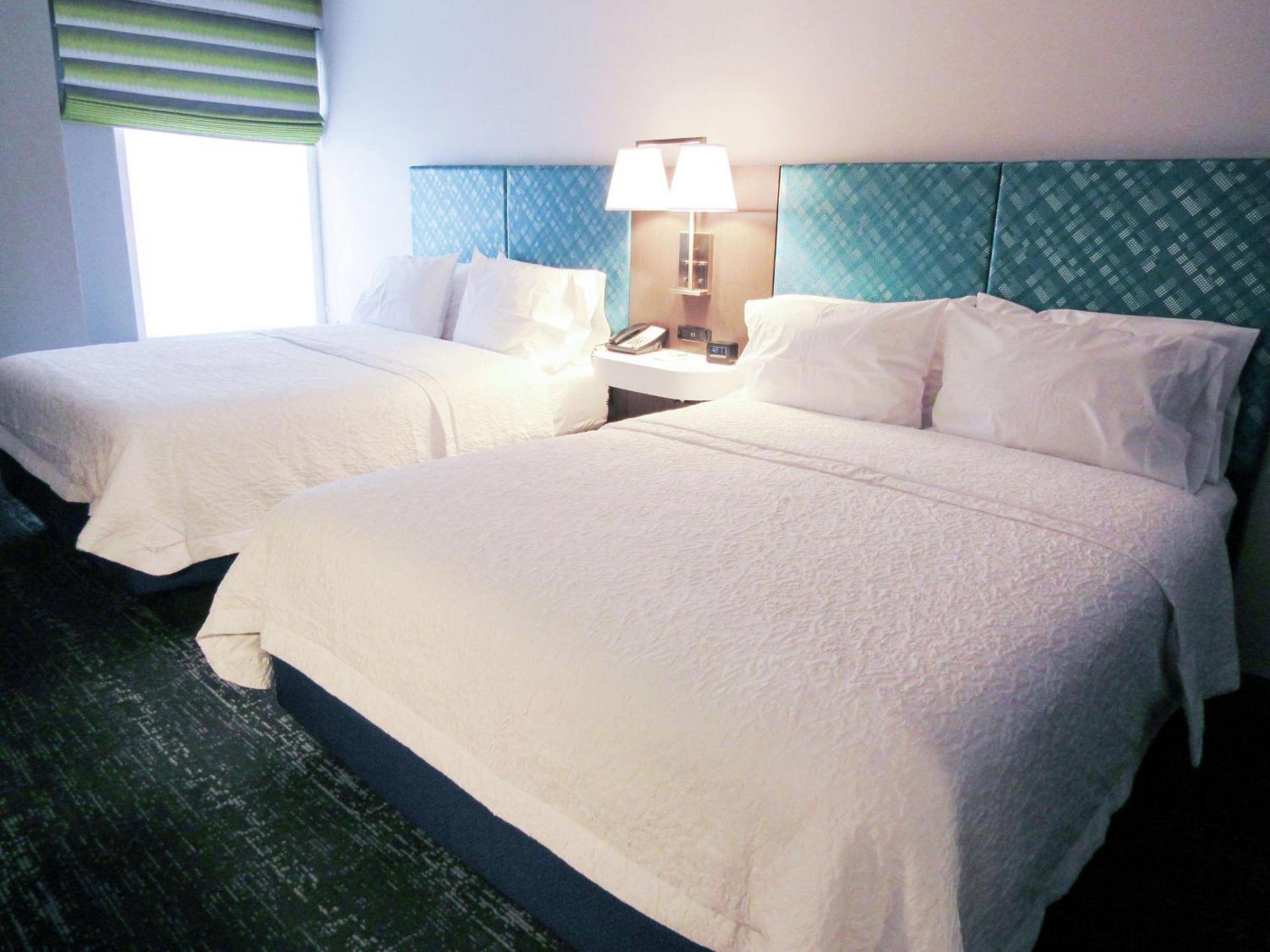Hampton Inn & Suites Newtown photo 18
