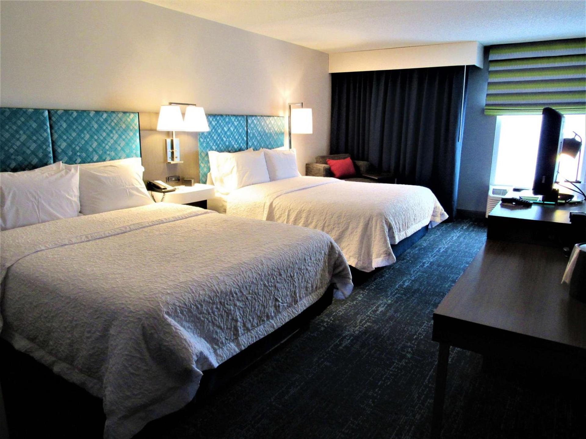 Hampton Inn & Suites Newtown photo 19