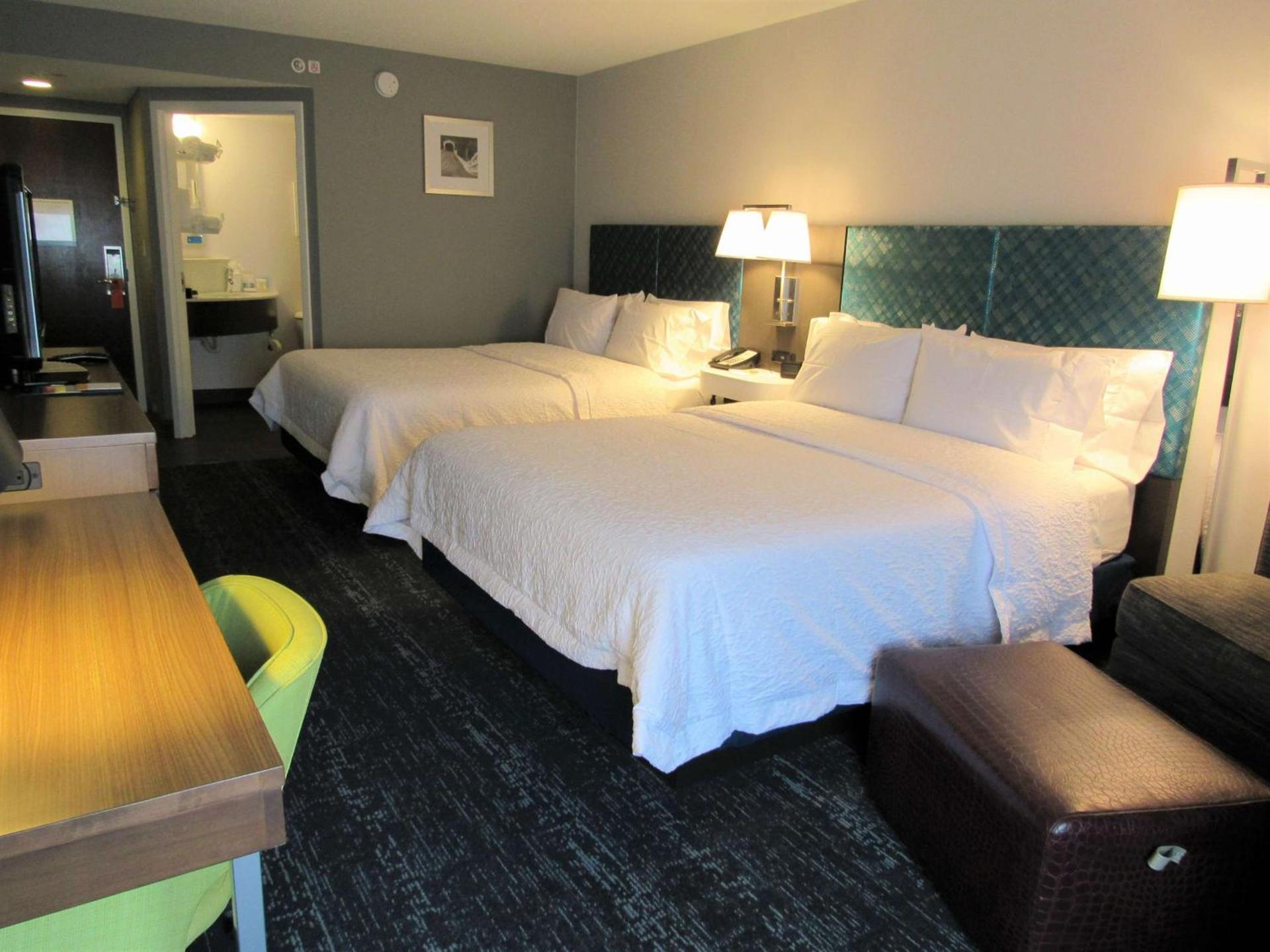 Hampton Inn & Suites Newtown photo 20