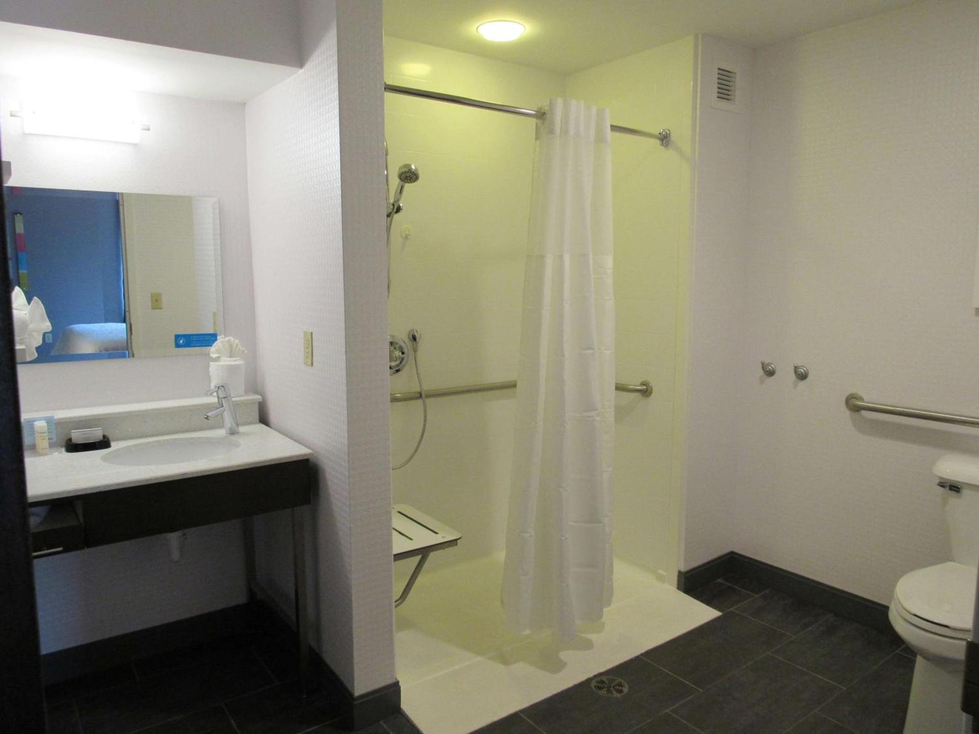 Hampton Inn & Suites Newtown photo 22
