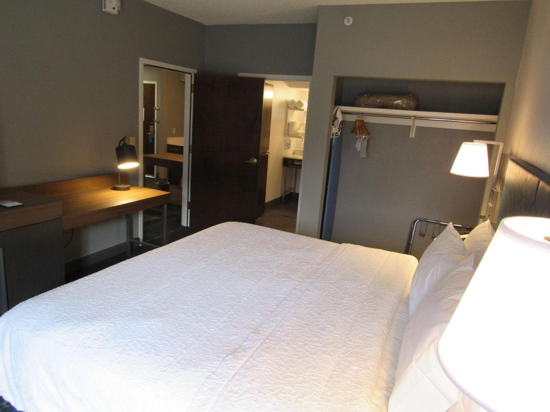 Hampton Inn & Suites Newtown photo 24