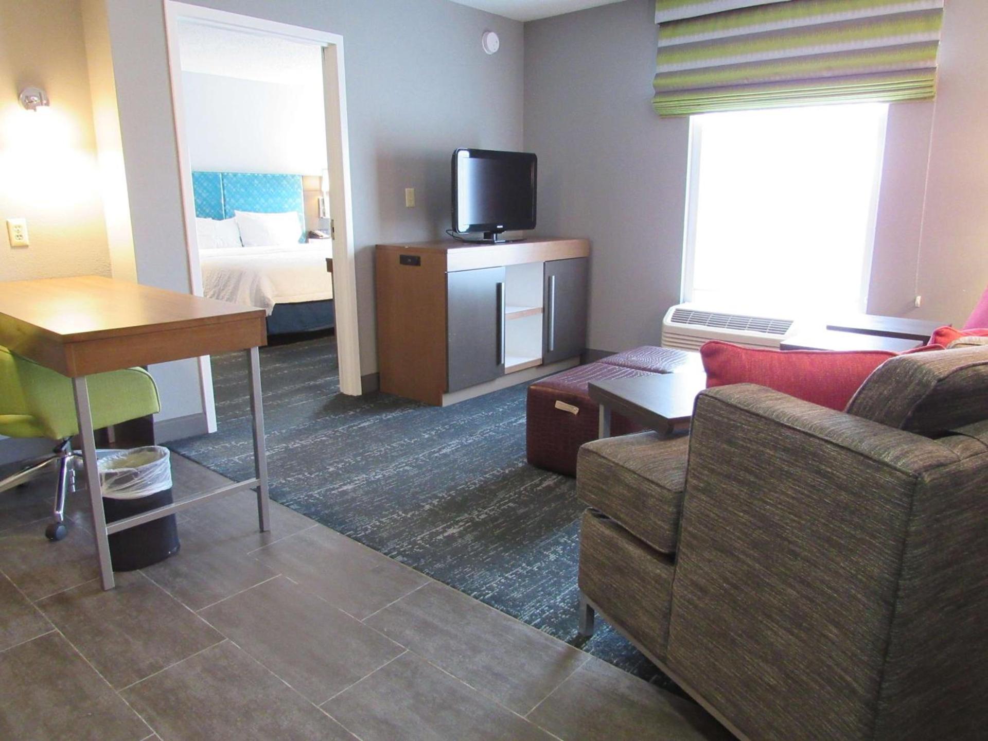 Hampton Inn & Suites Newtown photo 23