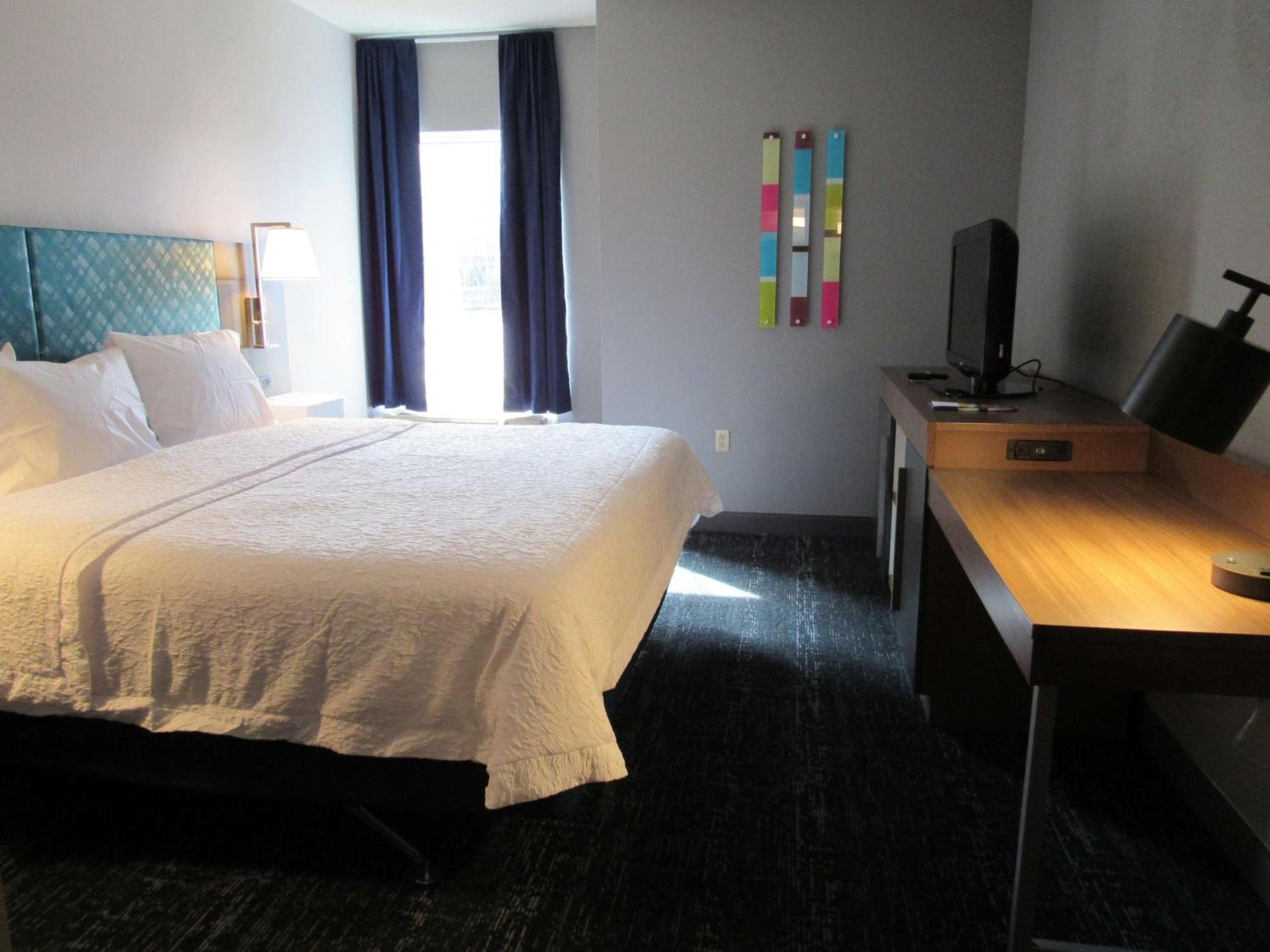 Hampton Inn & Suites Newtown photo 25