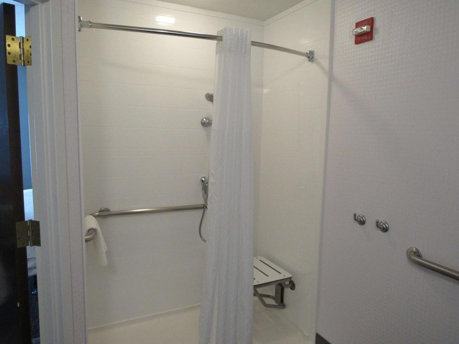 Hampton Inn & Suites Newtown photo 27