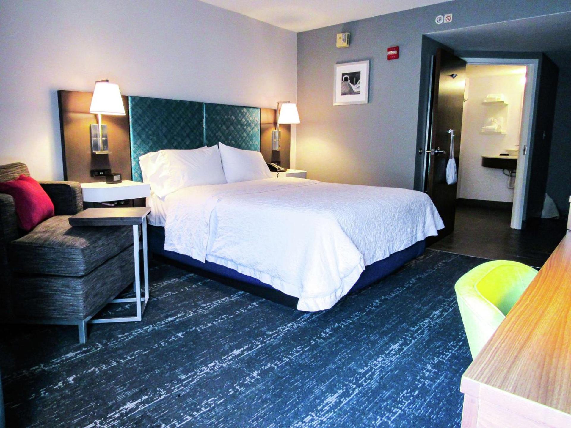 Hampton Inn & Suites Newtown photo 30