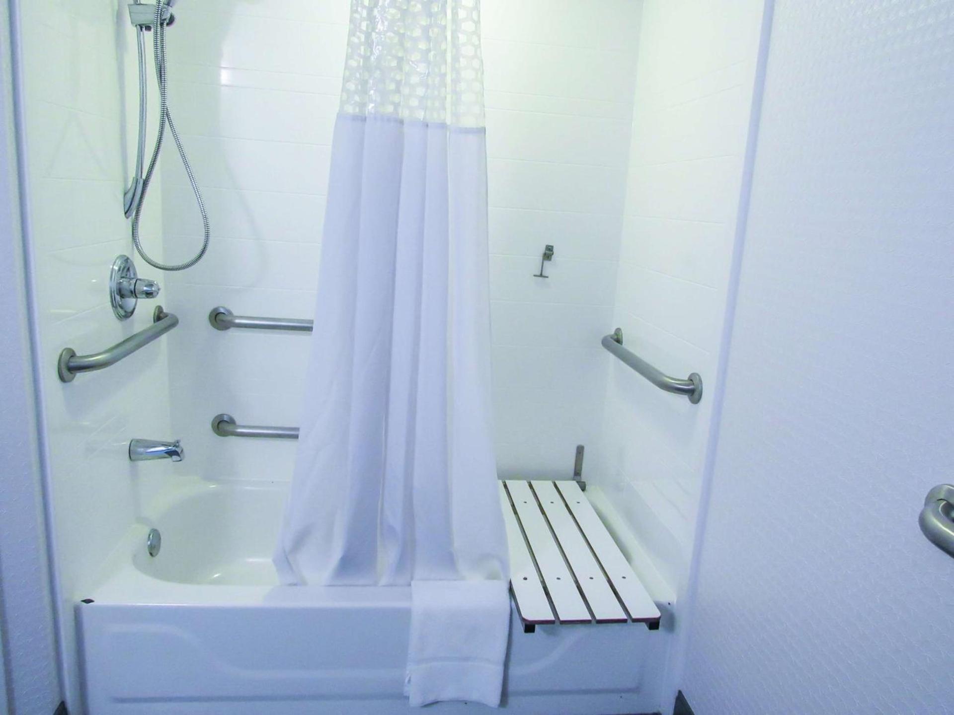 Hampton Inn & Suites Newtown photo 31