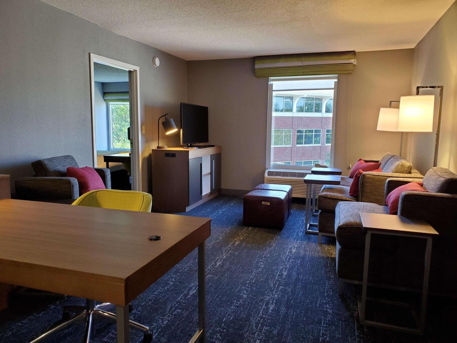 Hampton Inn & Suites Newtown photo 33
