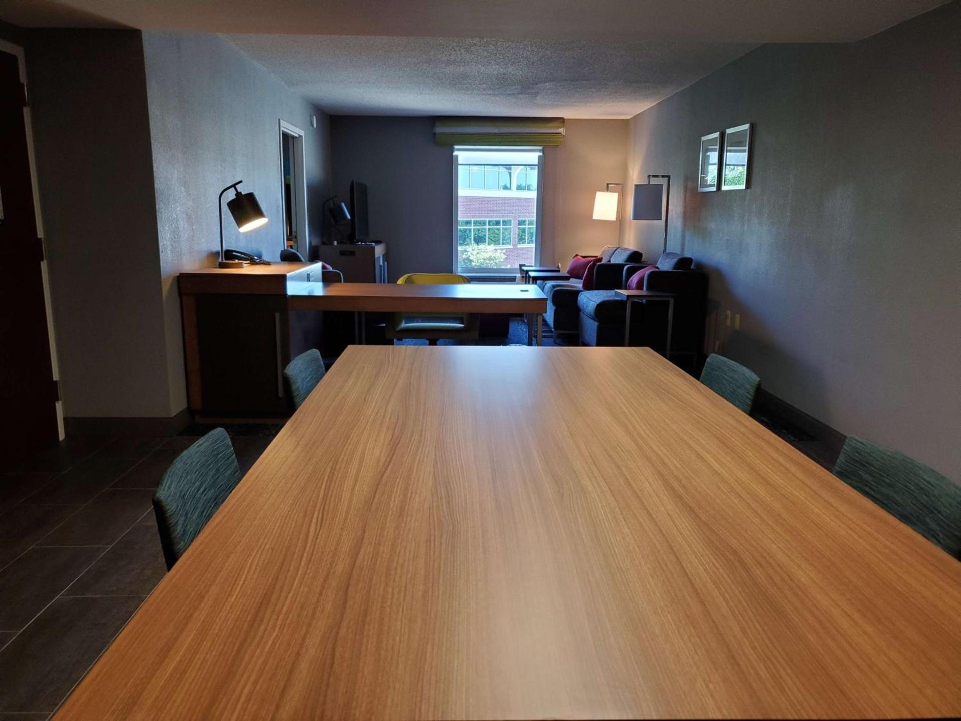 Hampton Inn & Suites Newtown photo 36