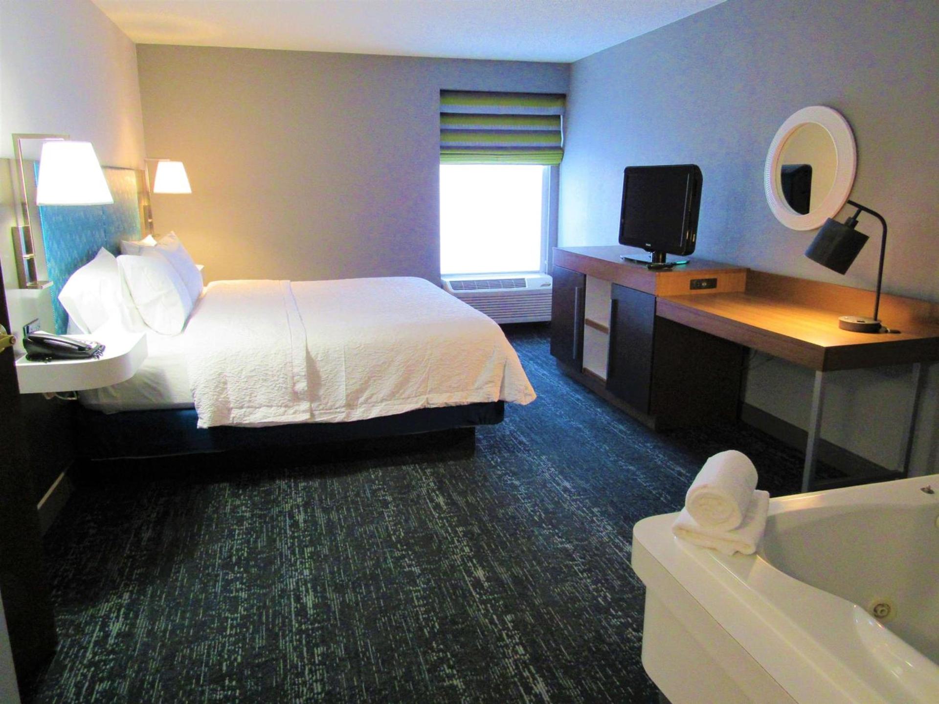 Hampton Inn & Suites Newtown photo 39