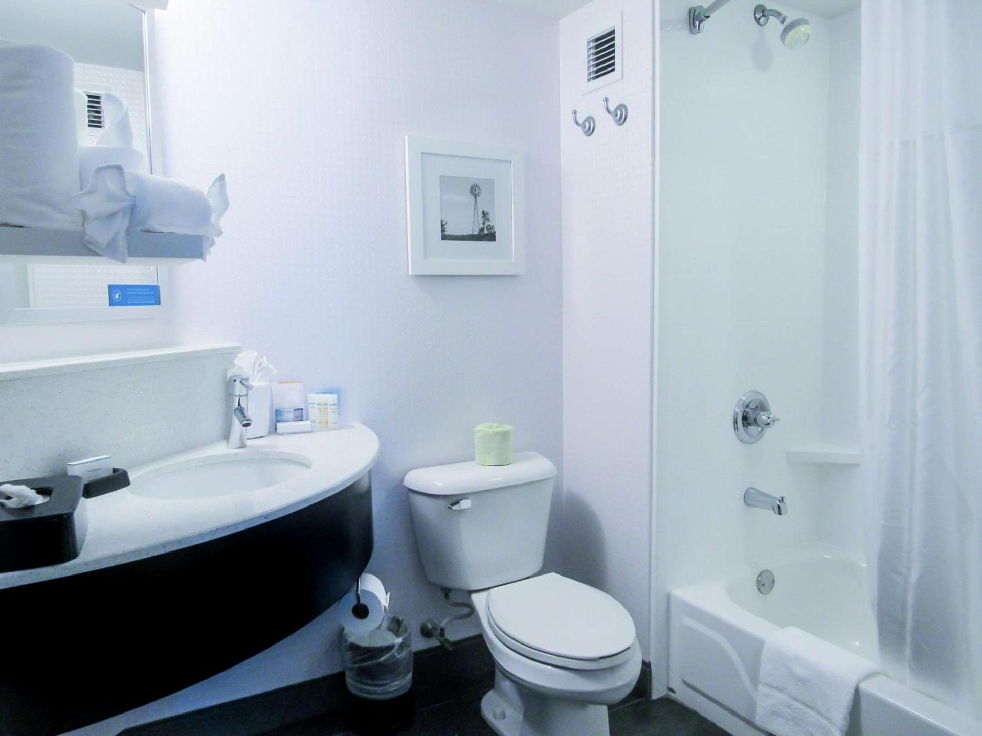 Hampton Inn & Suites Newtown photo 40