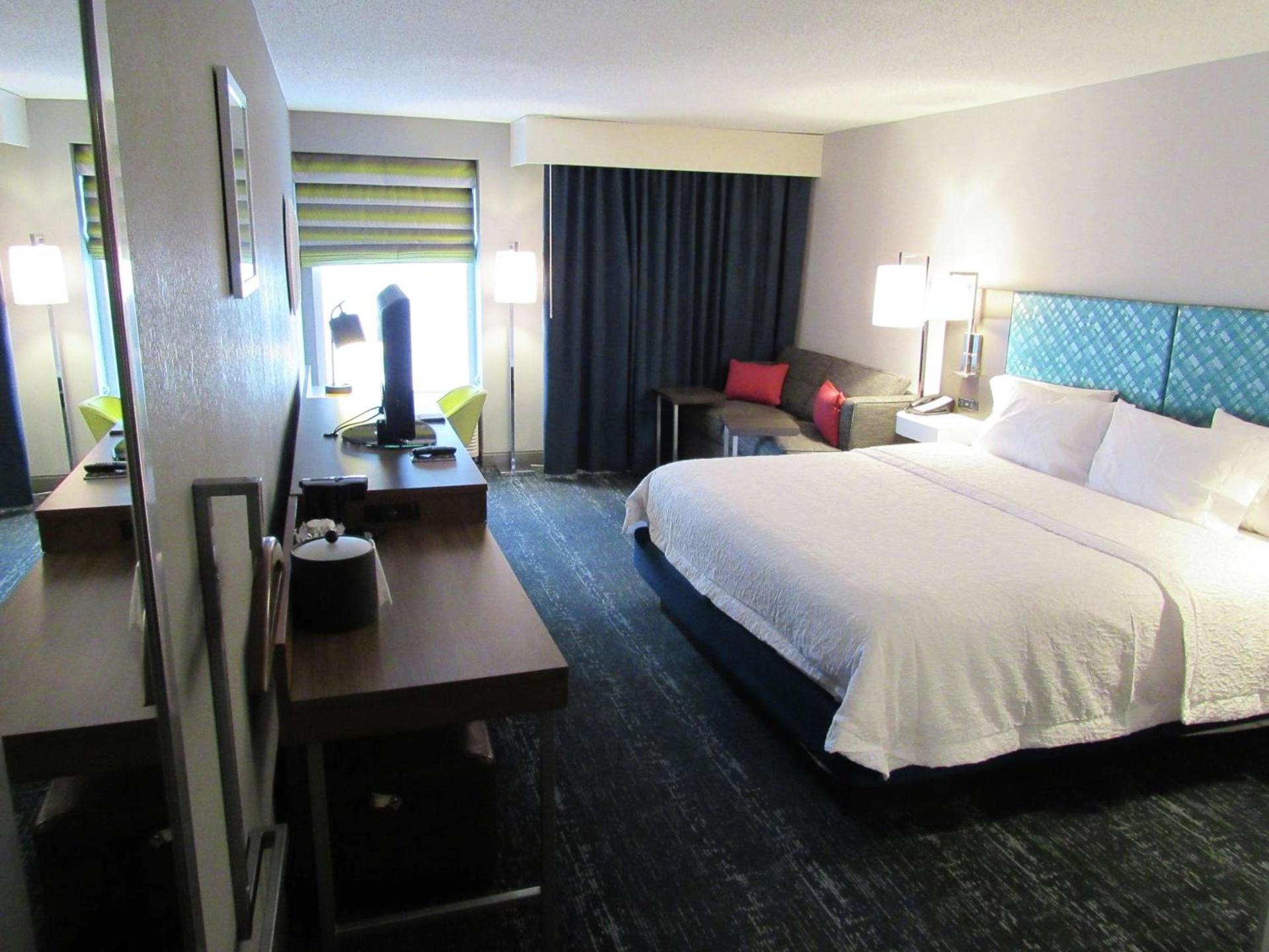 Hampton Inn & Suites Newtown photo 41