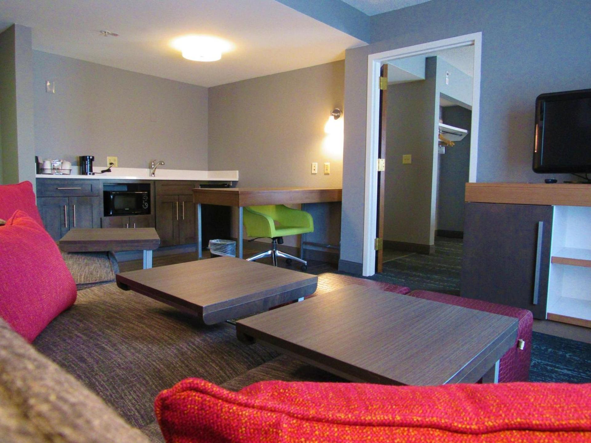 Hampton Inn & Suites Newtown photo 42