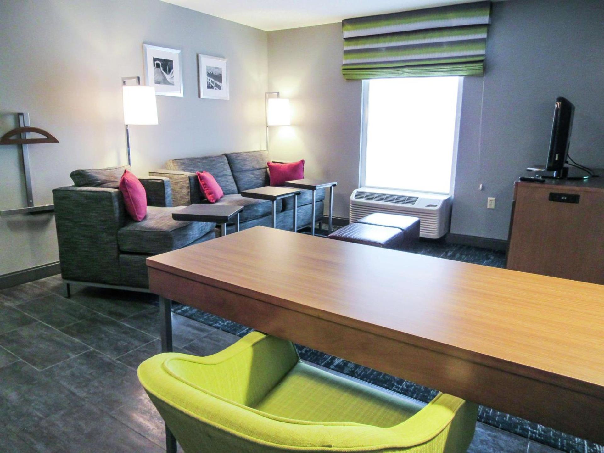 Hampton Inn & Suites Newtown photo 43