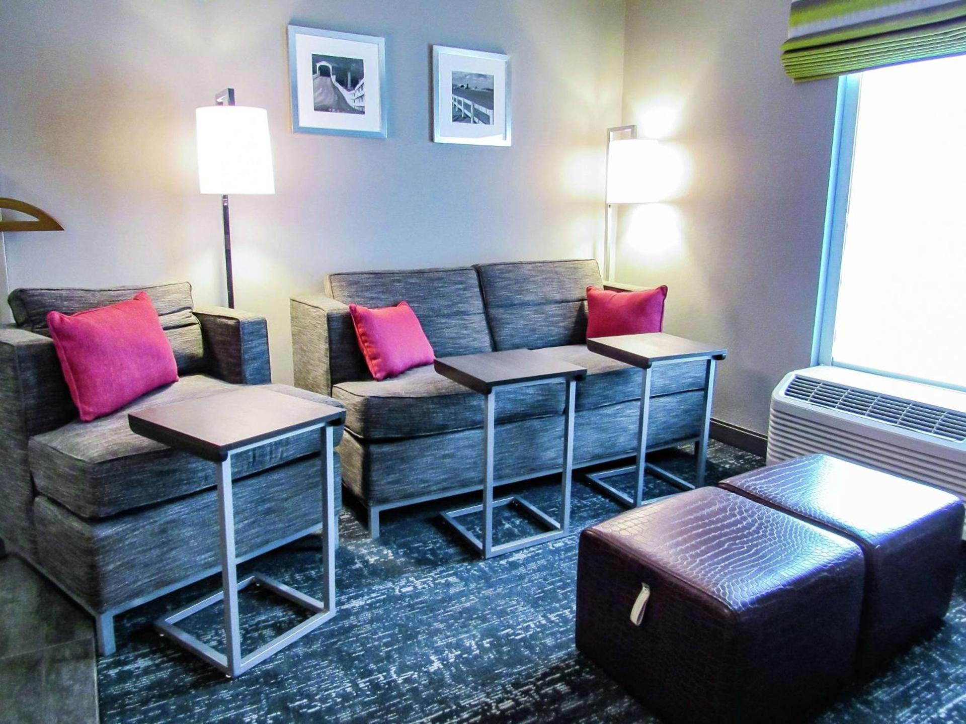 Hampton Inn & Suites Newtown photo 45