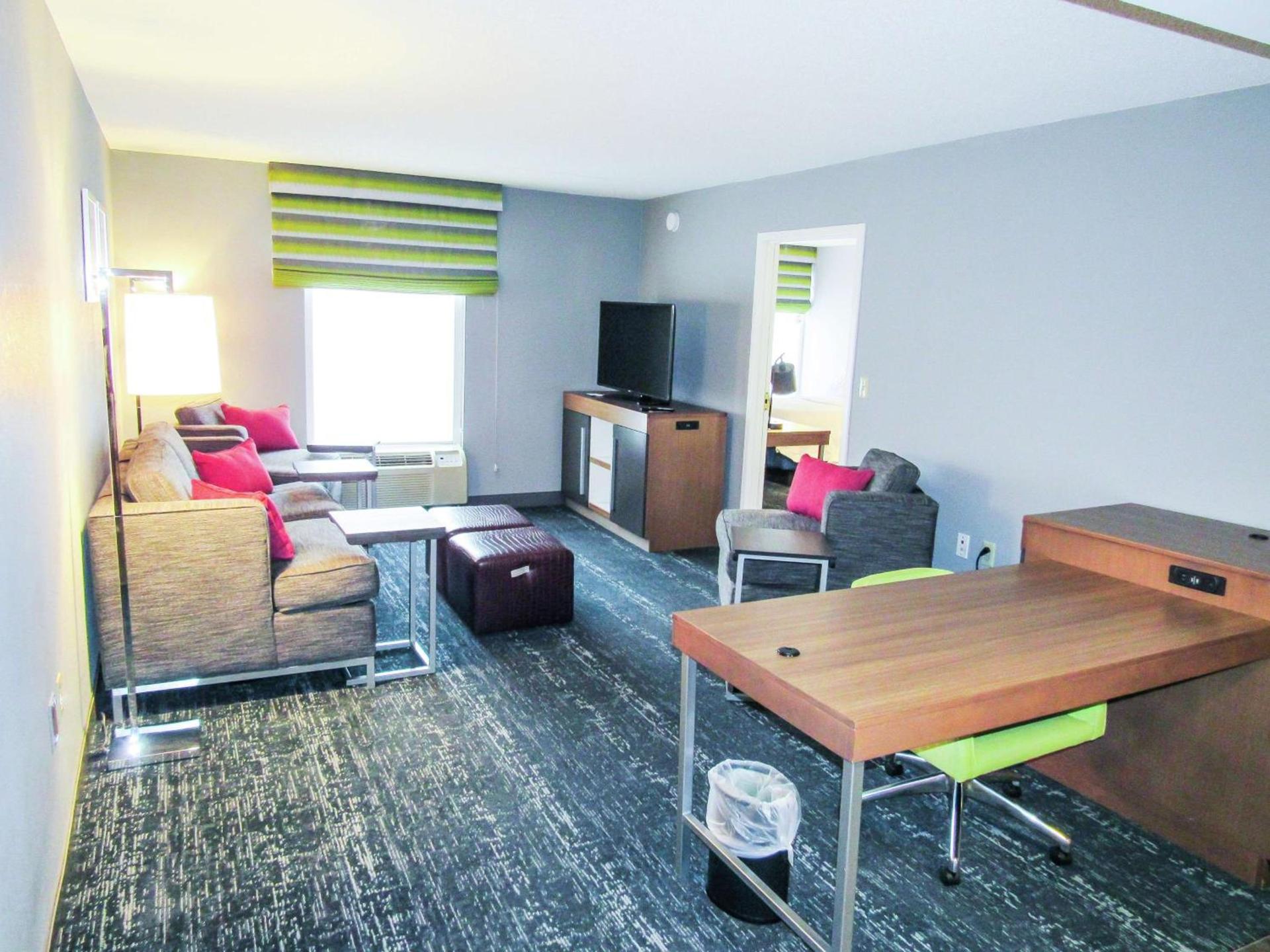 Hampton Inn & Suites Newtown photo 52
