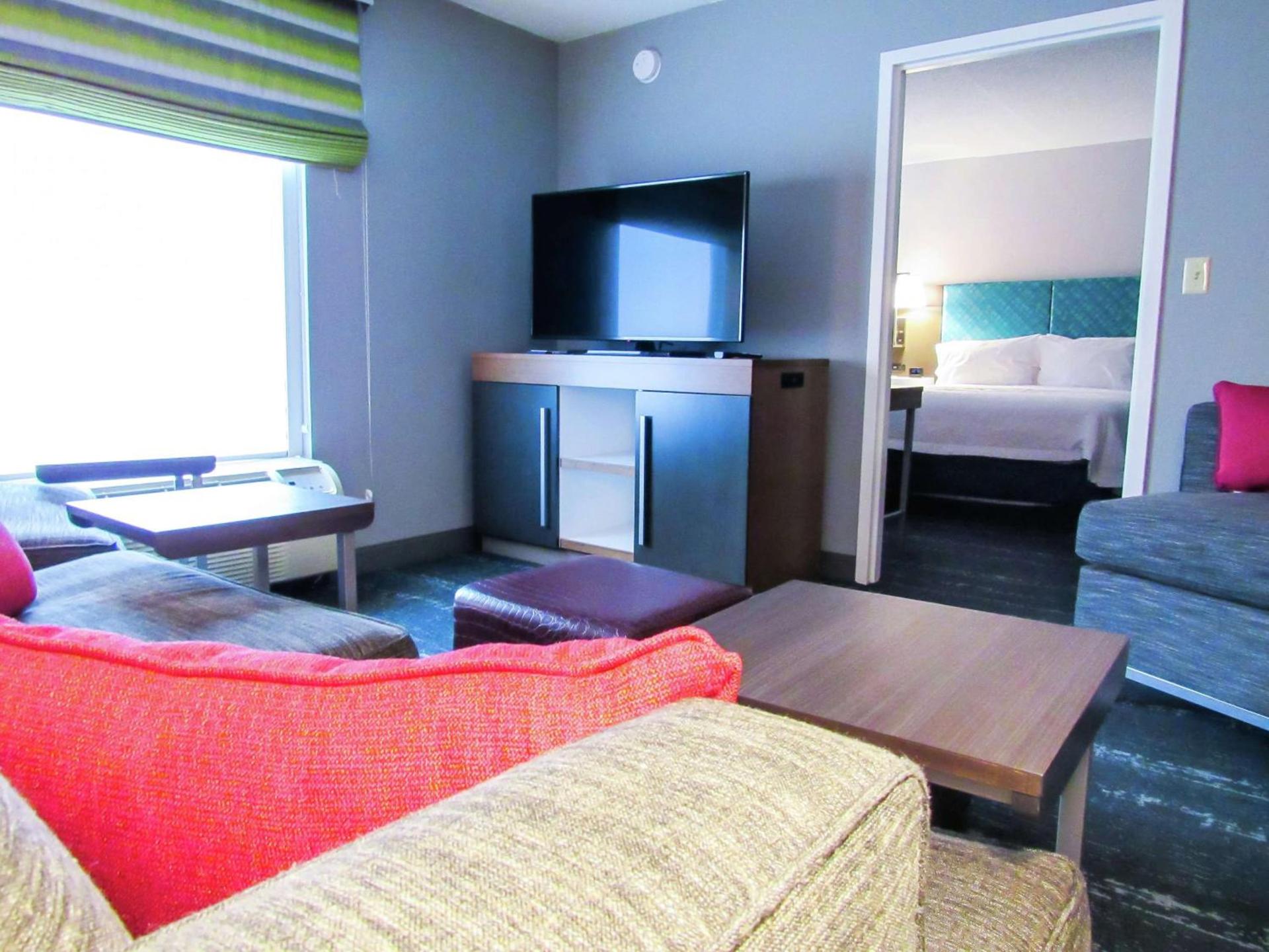 Hampton Inn & Suites Newtown photo 51