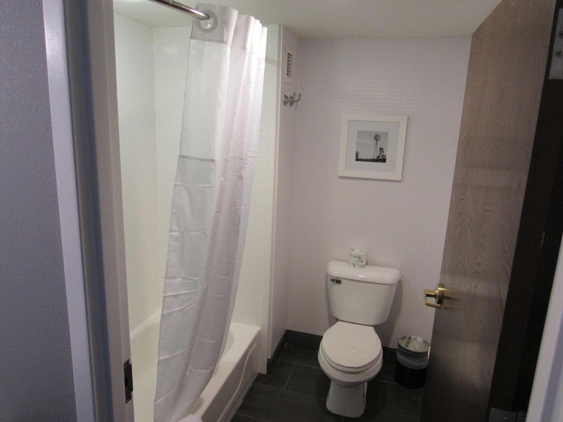 Hampton Inn & Suites Newtown photo 54