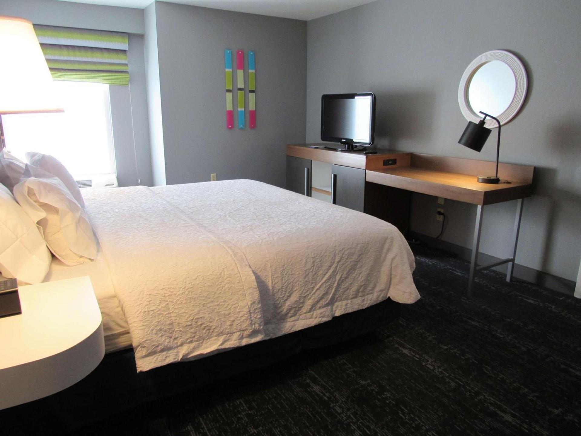 Hampton Inn & Suites Newtown photo 56