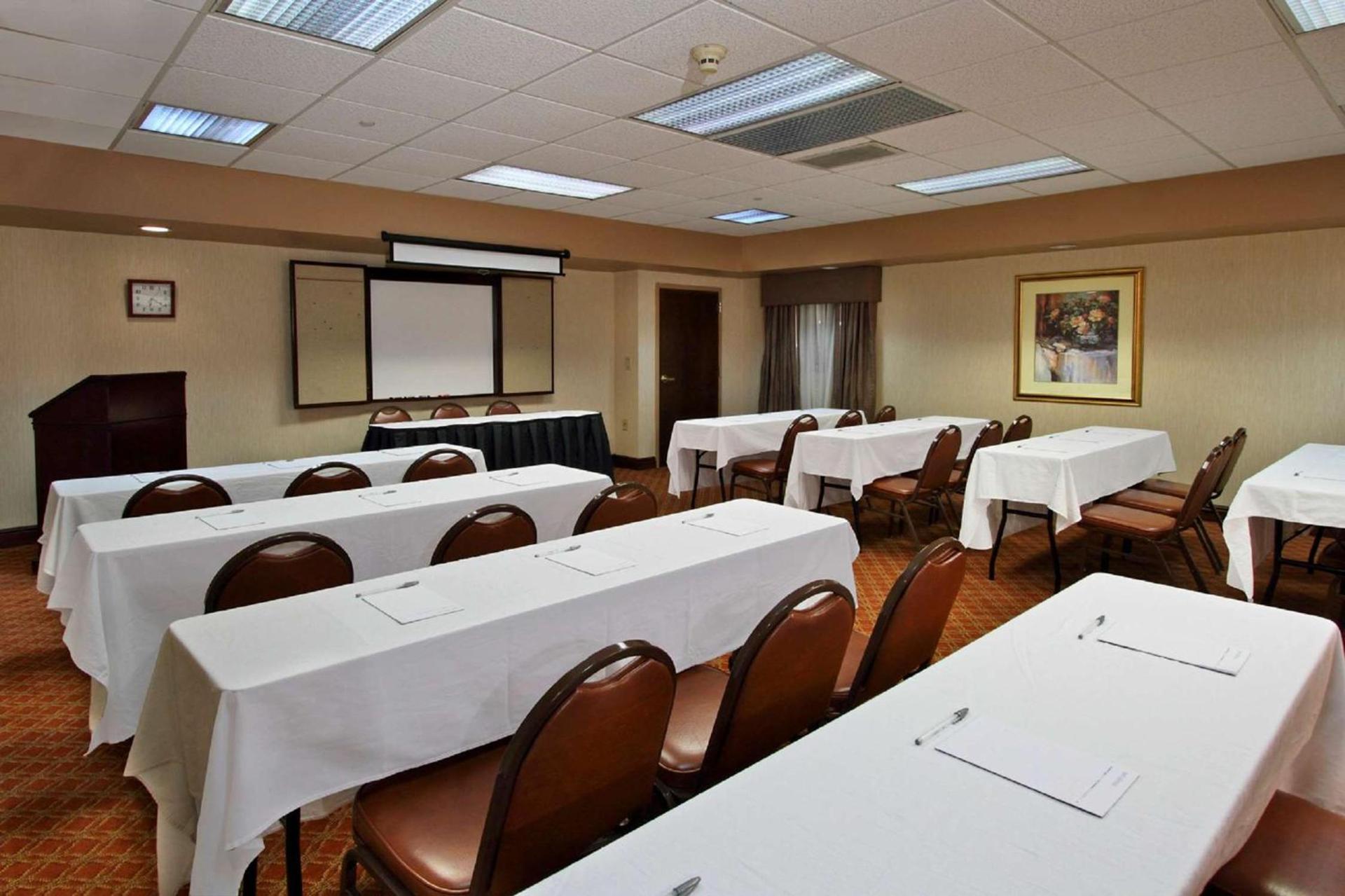 Hampton Inn & Suites Newtown photo 60
