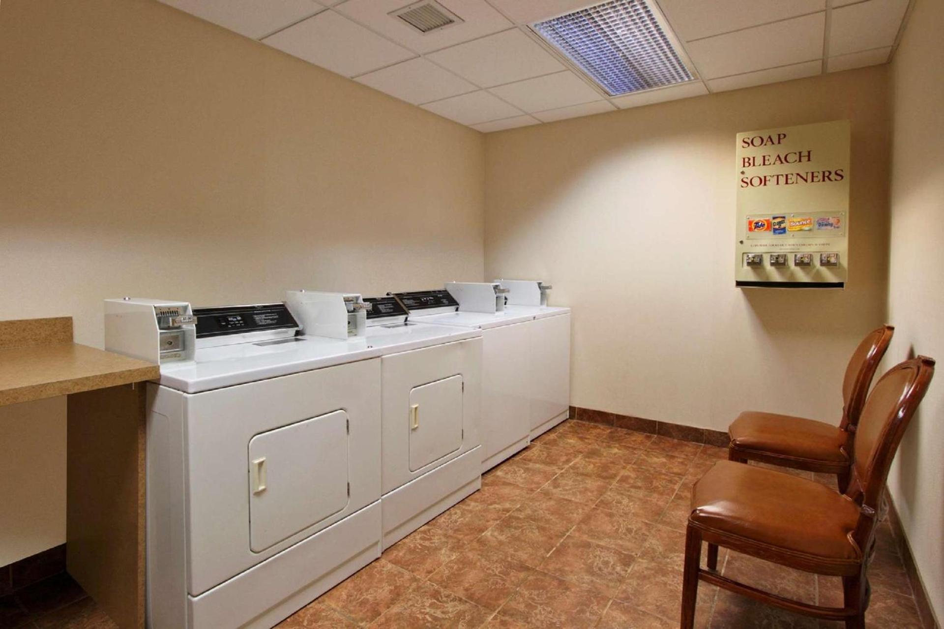 Hampton Inn & Suites Newtown photo 61