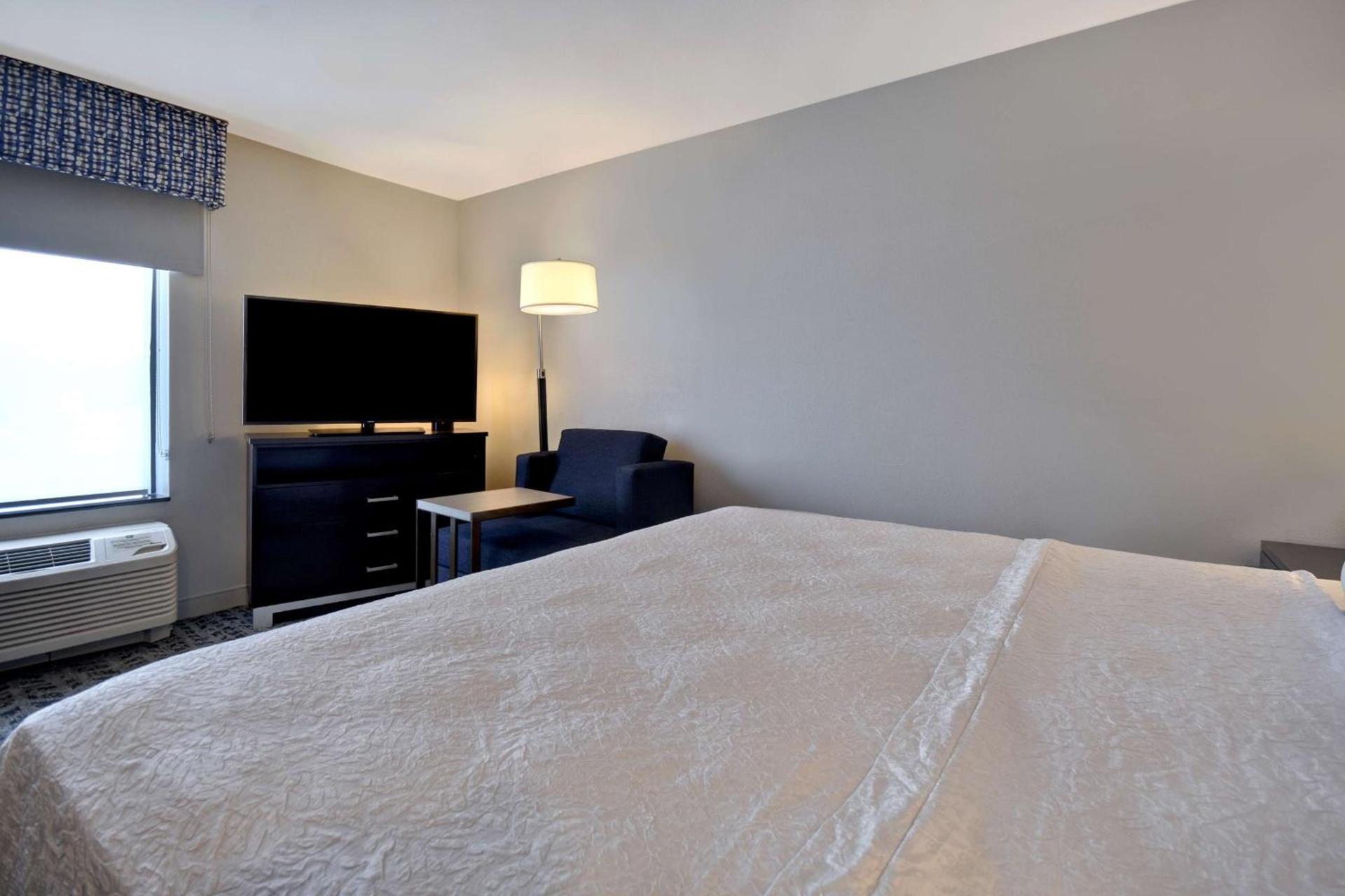 Hampton Inn & Suites Columbia South Fort Meade Area photo 16