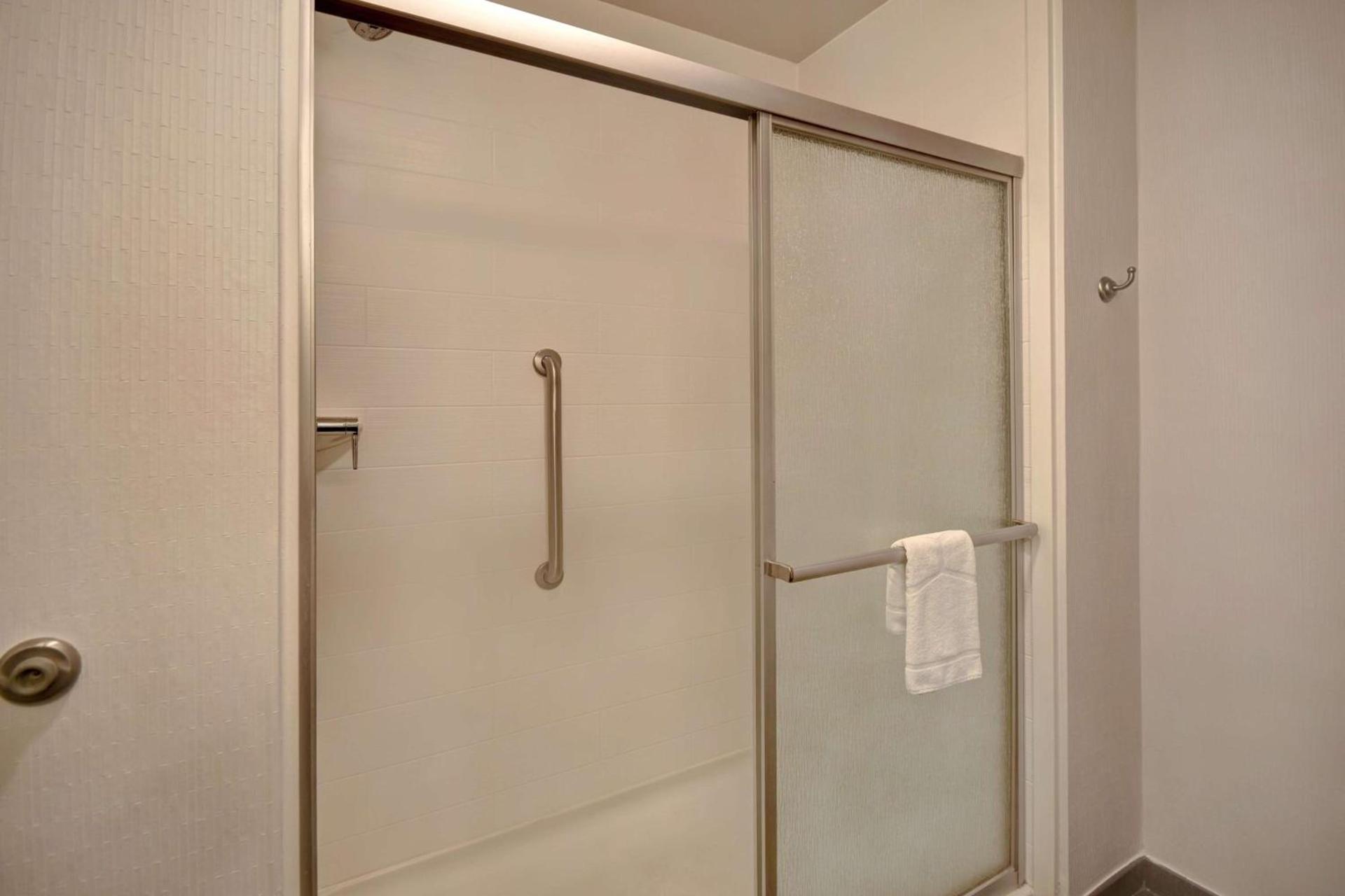 Hampton Inn & Suites Columbia South Fort Meade Area photo 21
