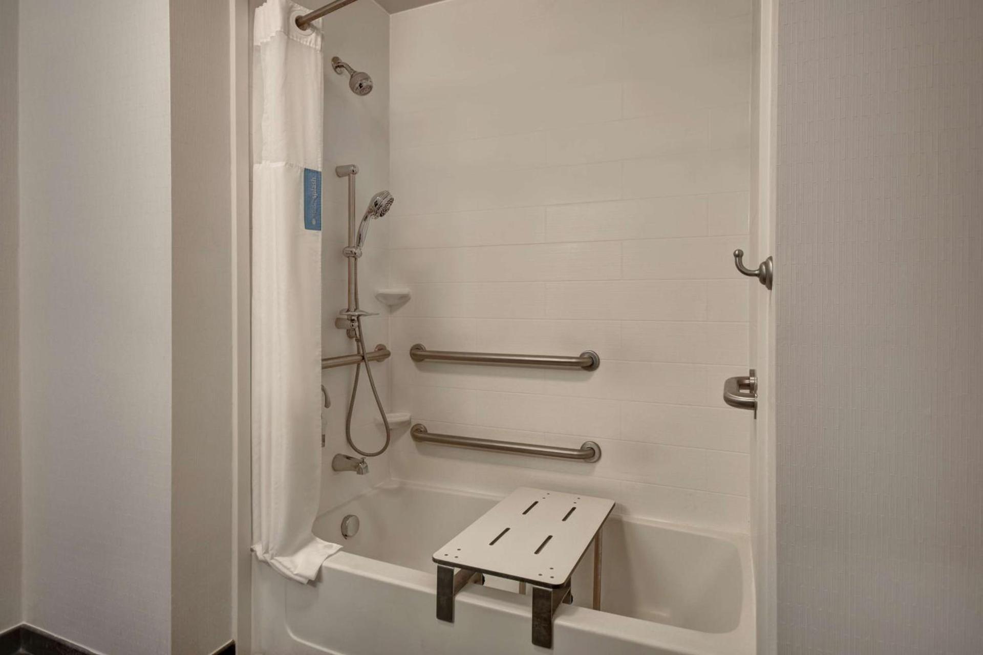 Hampton Inn & Suites Columbia South Fort Meade Area photo 20